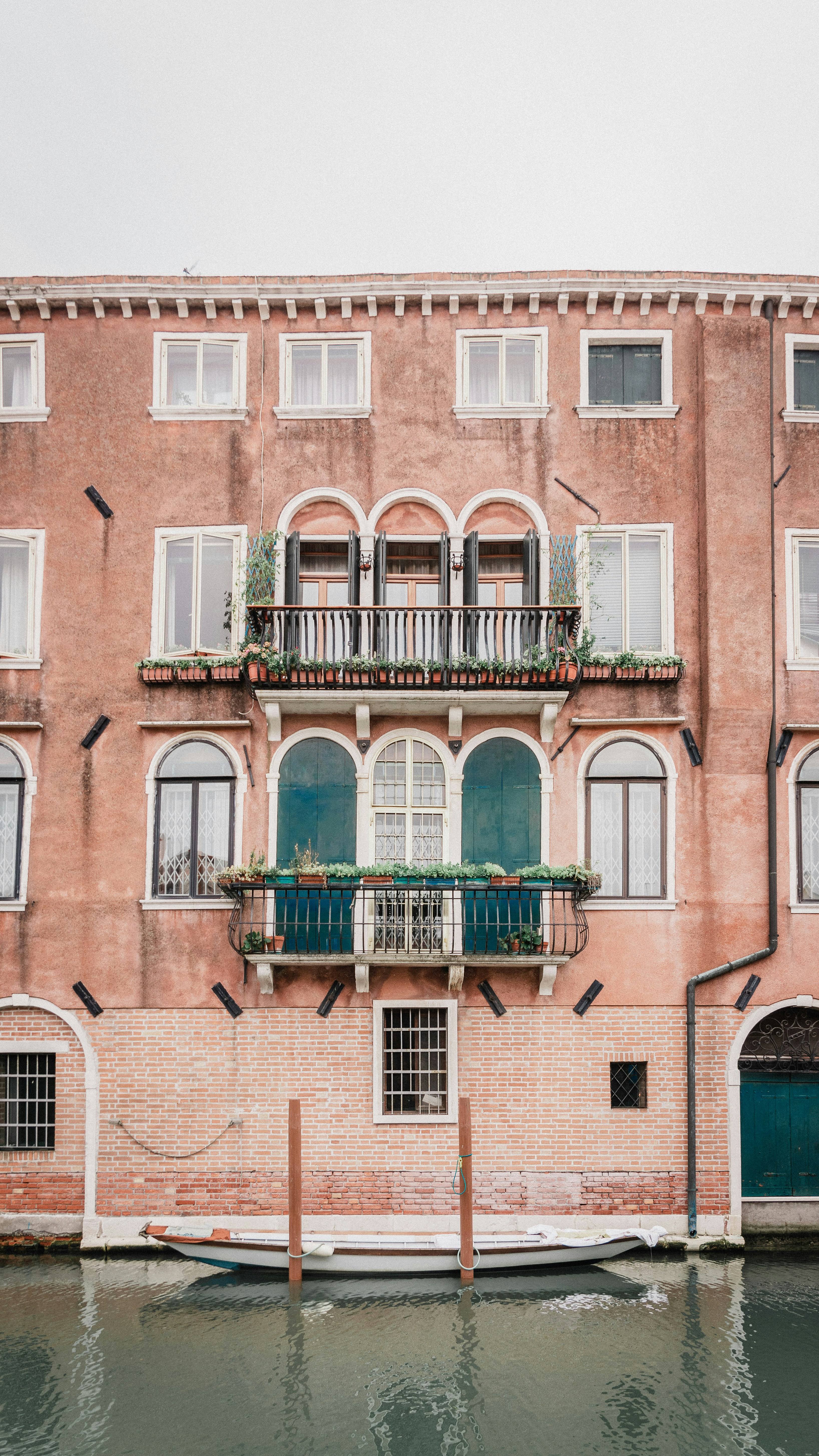 A building with a boat in front of it
