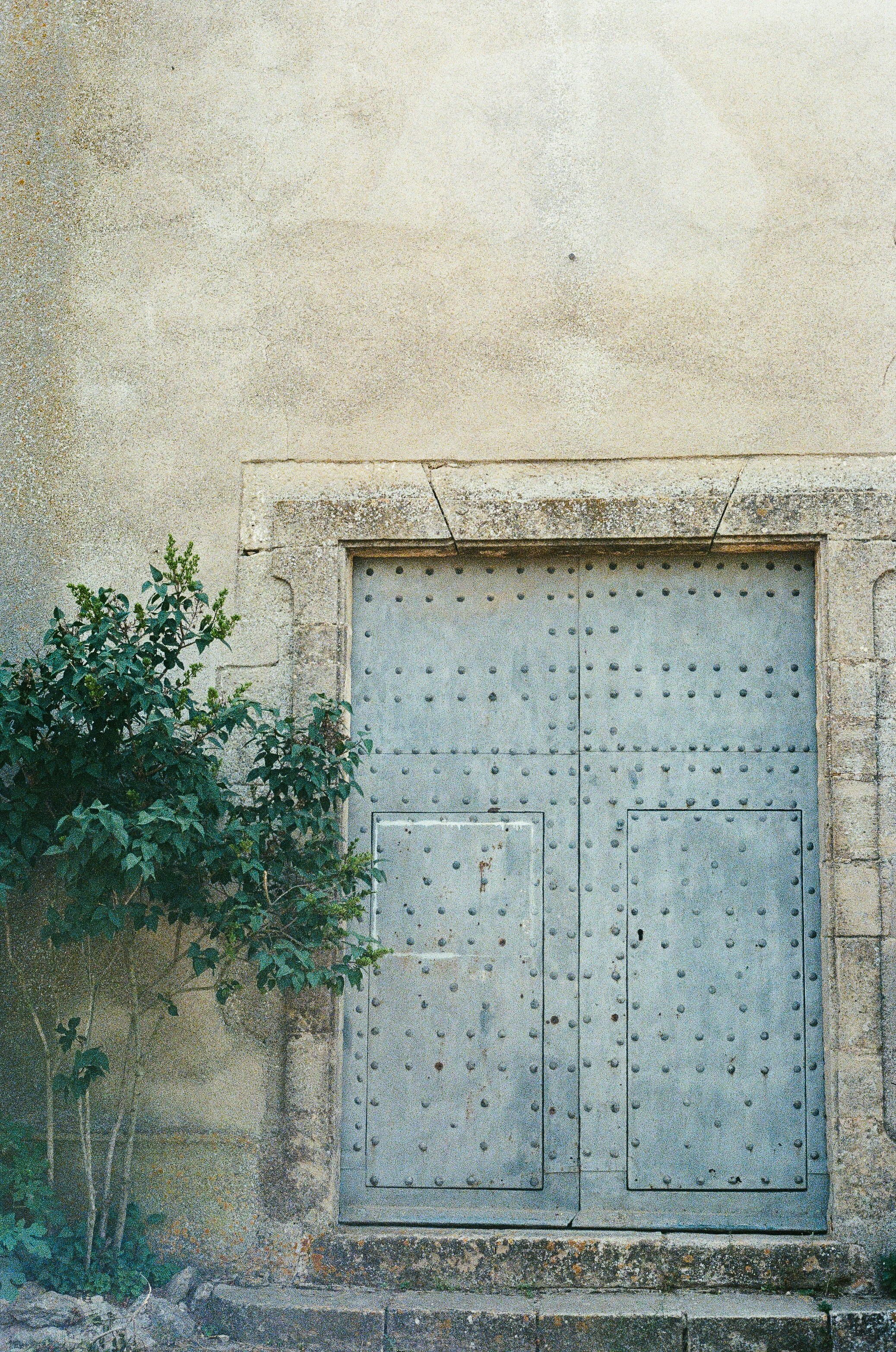 mediterranean entryway wallpaper, wallpaper, Affordable Mediterranean Wardrobe: Style & Ideas 6