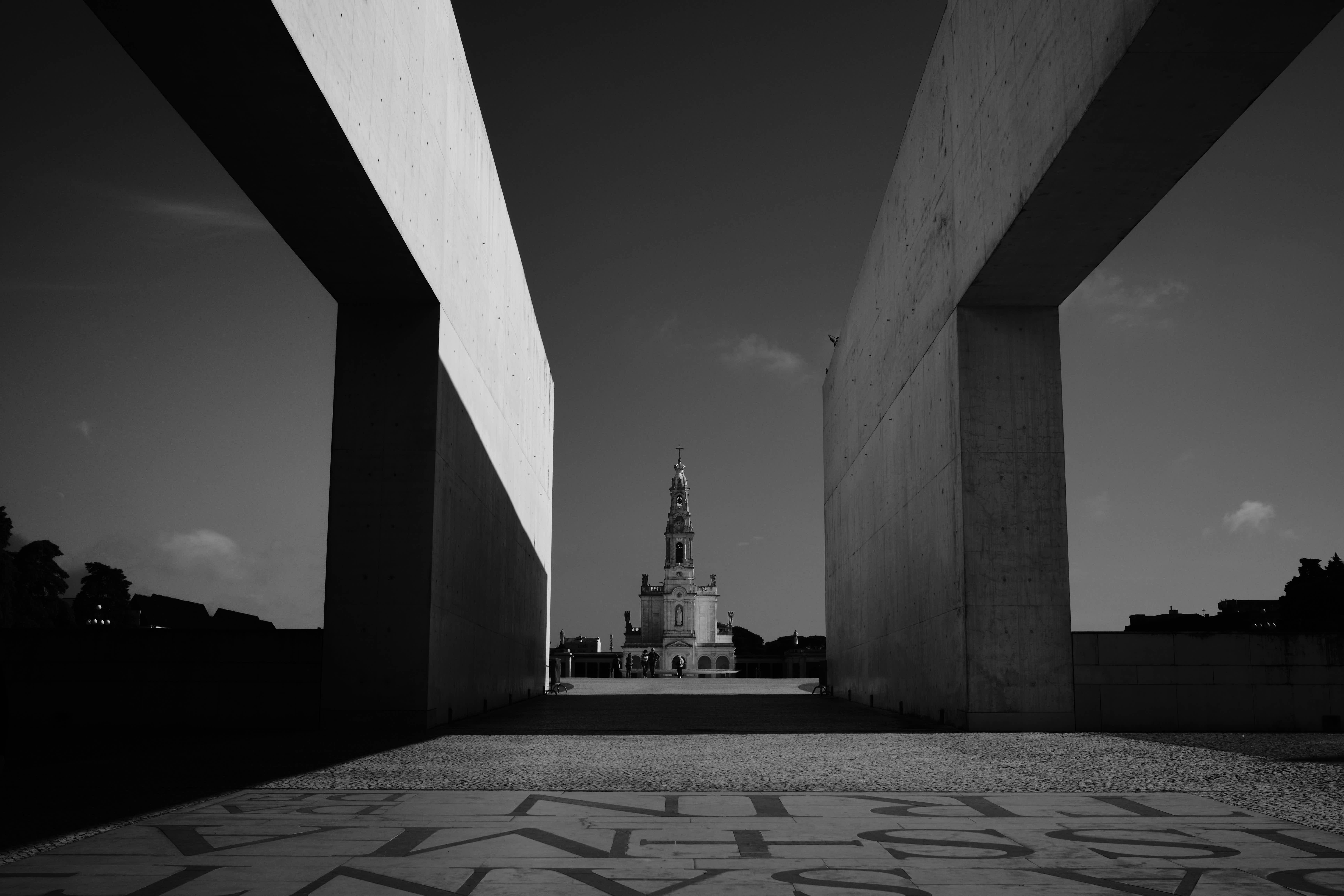 minimal architecture in shadow