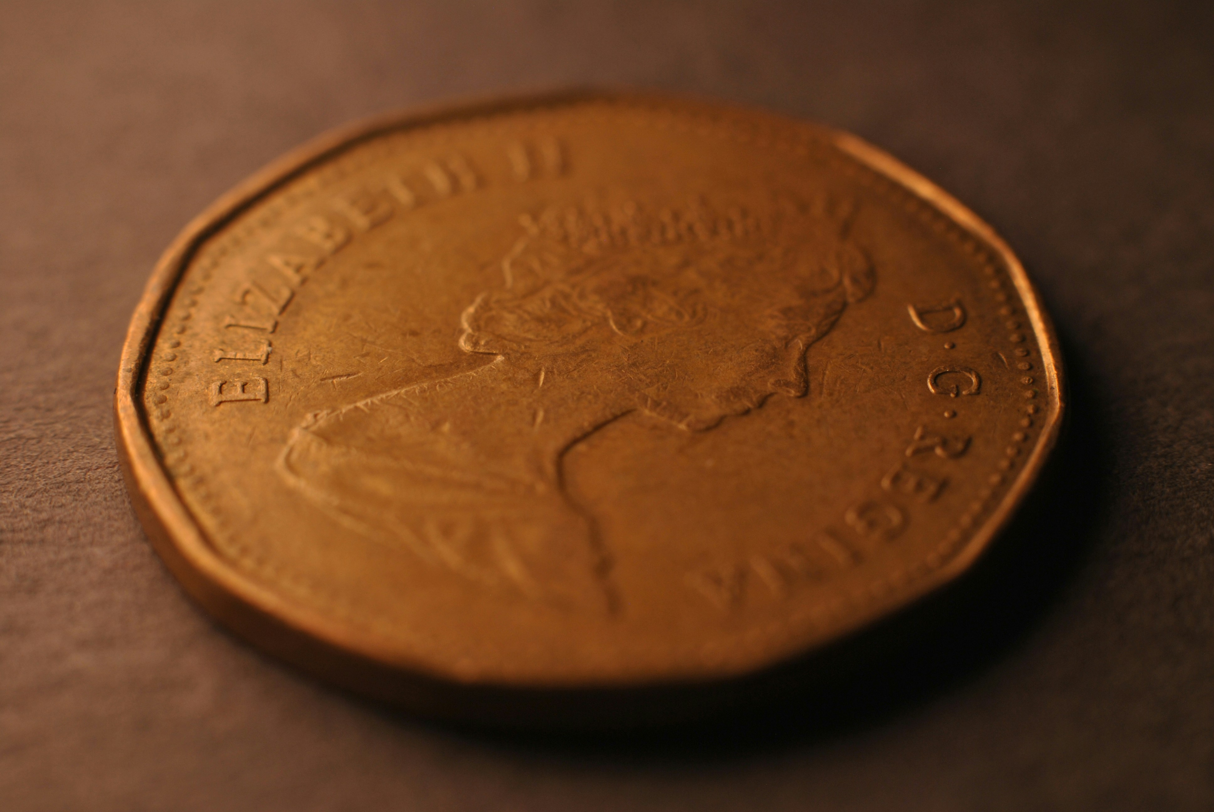 日圓強勁反彈至147.4　政局動盪加劇匯市震盪