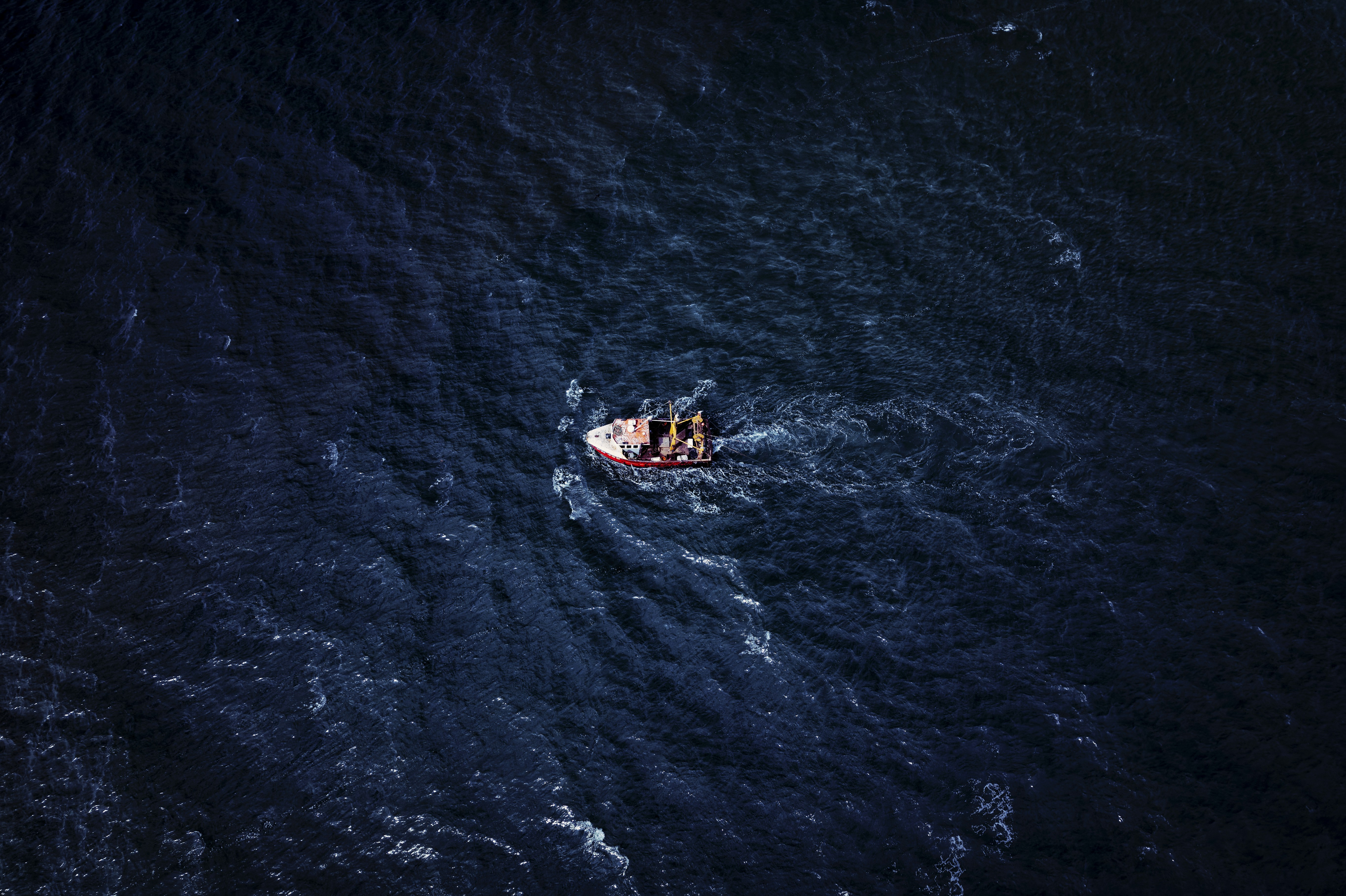 Première interception d'un canot de migrants en mer : la France applique sa nouvelle doctrine