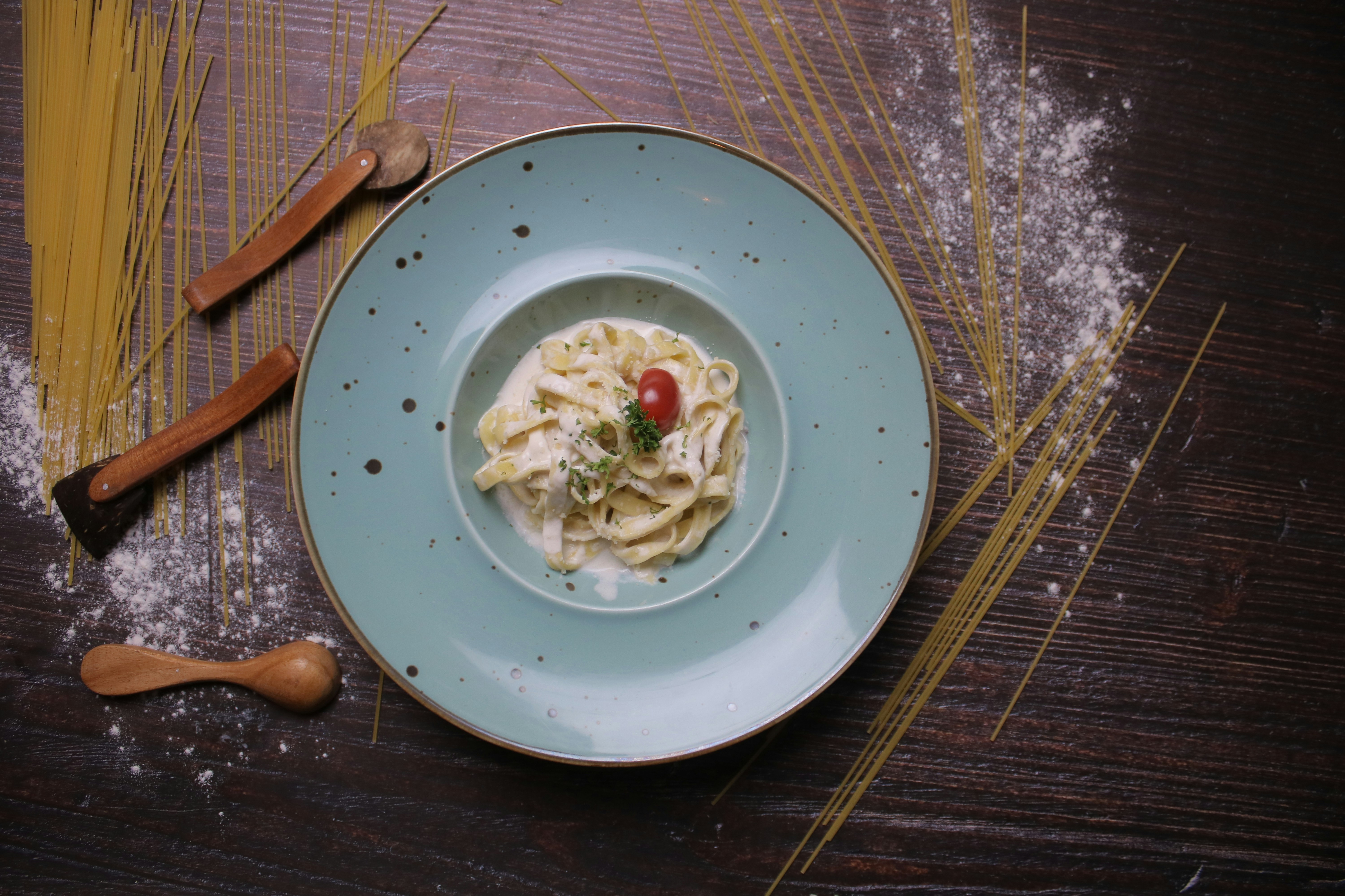 7 Herbs to Put in Pasta Sauces