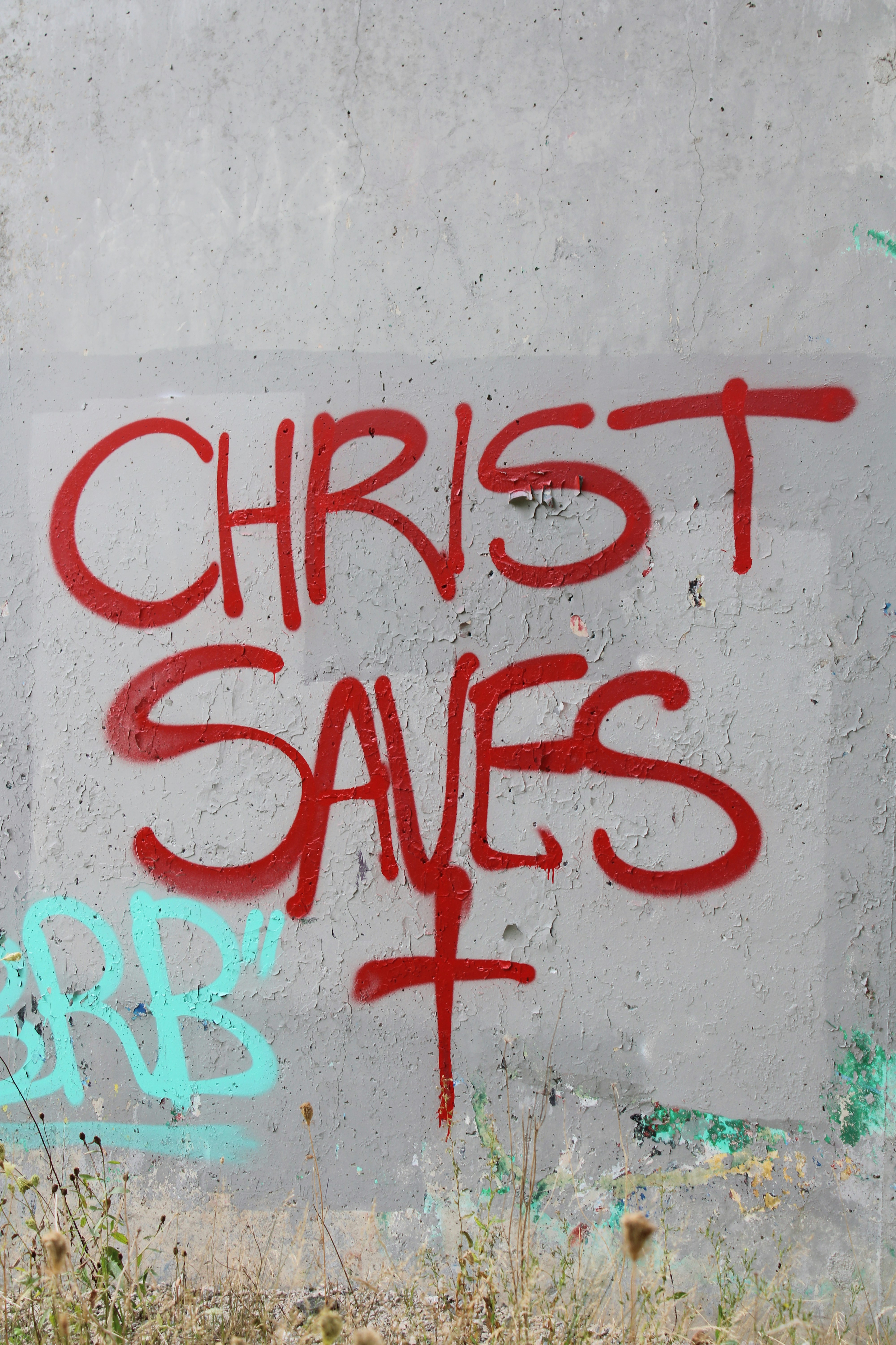 A wall that has some graffiti on it