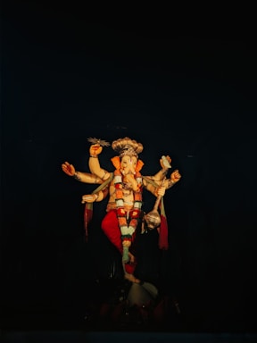 A statue of a man with arms outstretched