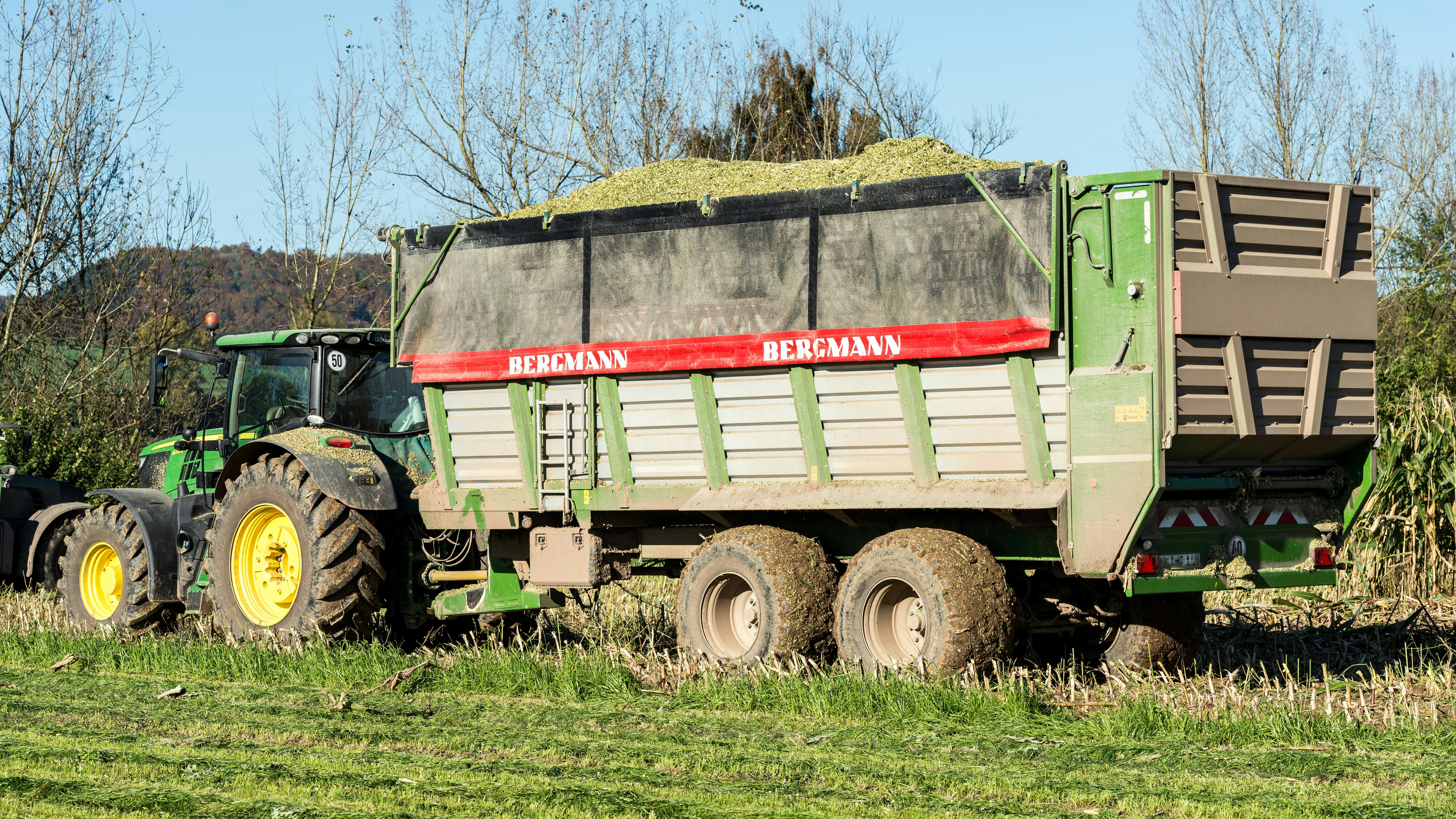 photo-1727441281270-ccbbc98a41fe?ixid=M3wxMjA3fDB8MXxzZWFyY2h8N3x8ZmFybSUyMGV4cG9ydCUyMHNlcnZpY2VzfGVufDB8fHx8MTc2OTY0NTc5OHww\u0026ixlib=rb-4.1.0