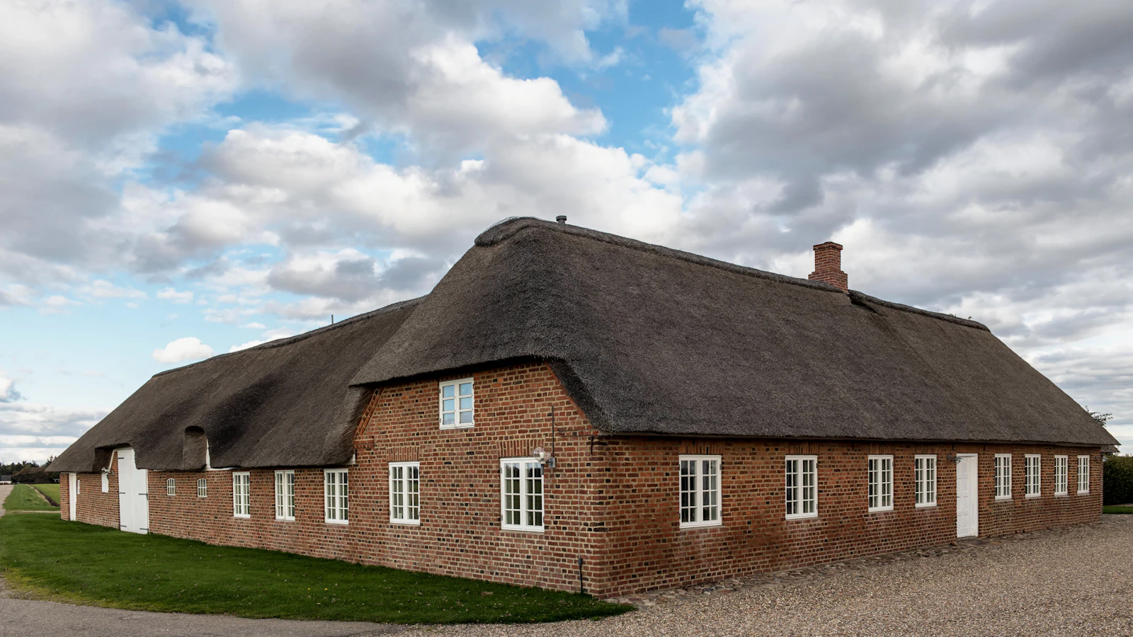 Woonboerderij aan de Noordweg bij Sint-Laurens, gezien vanaf de oprit