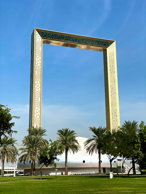 اليوم 2 · برواز دبي (Dubai Frame)
