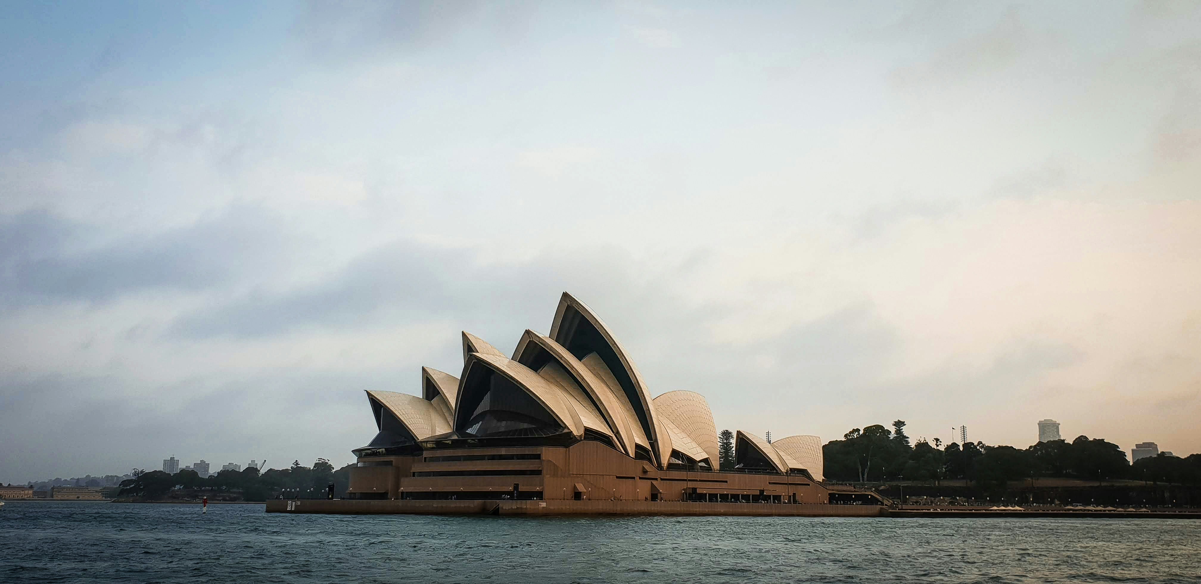 A blurry photo of the sydney opera house