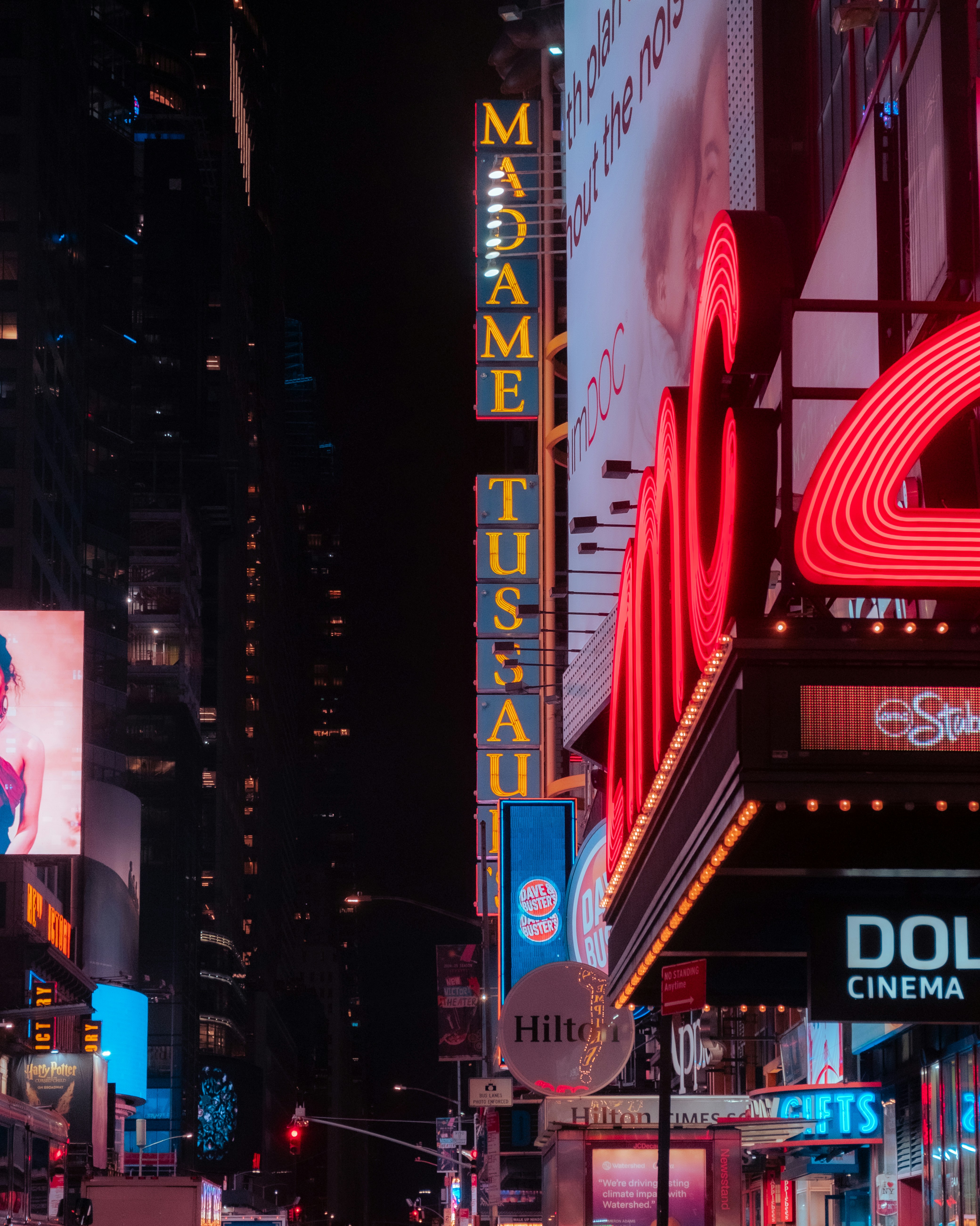 A city street filled with lots of neon signs