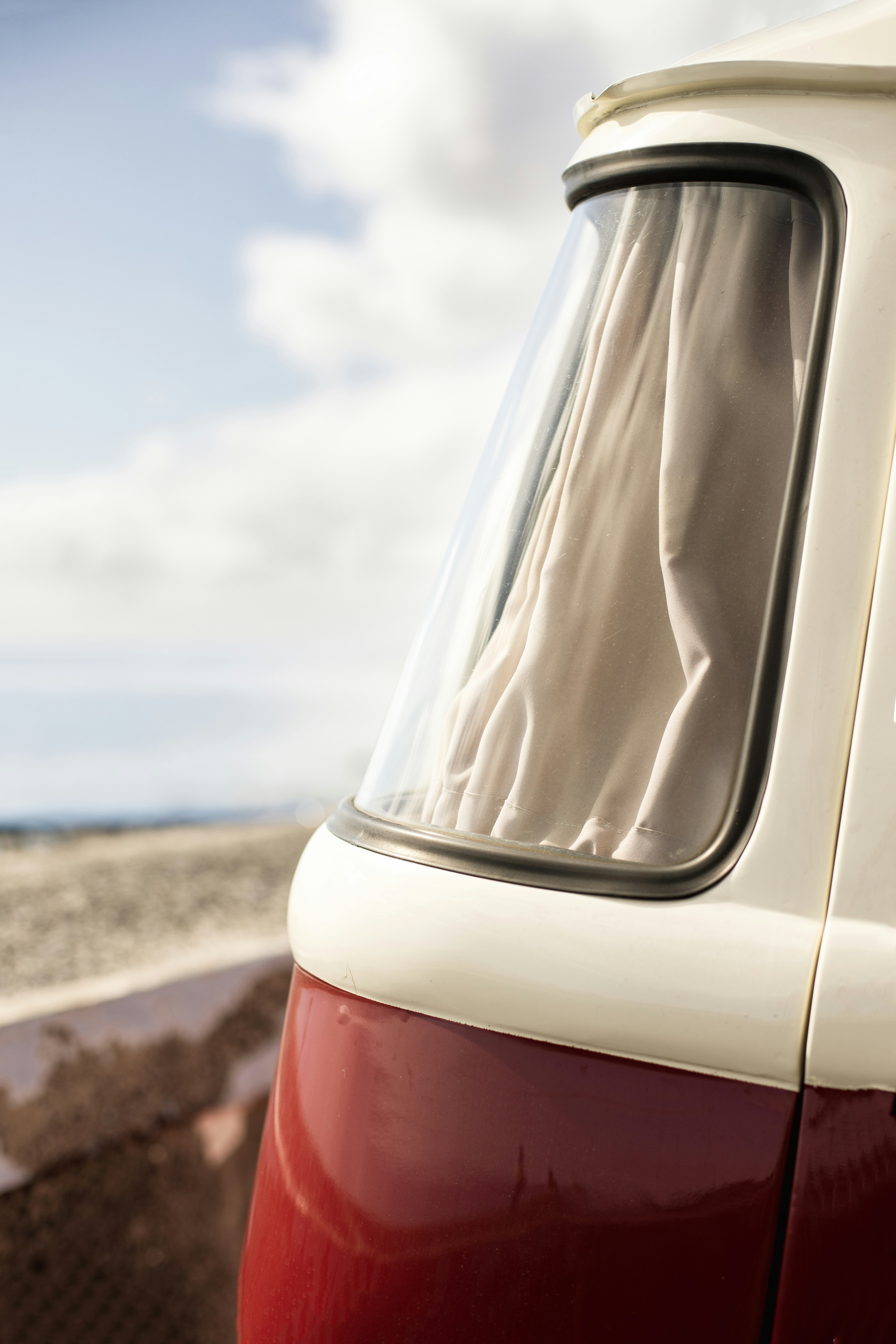 A red and white van parked on the side of a road photo – Free Beach ...