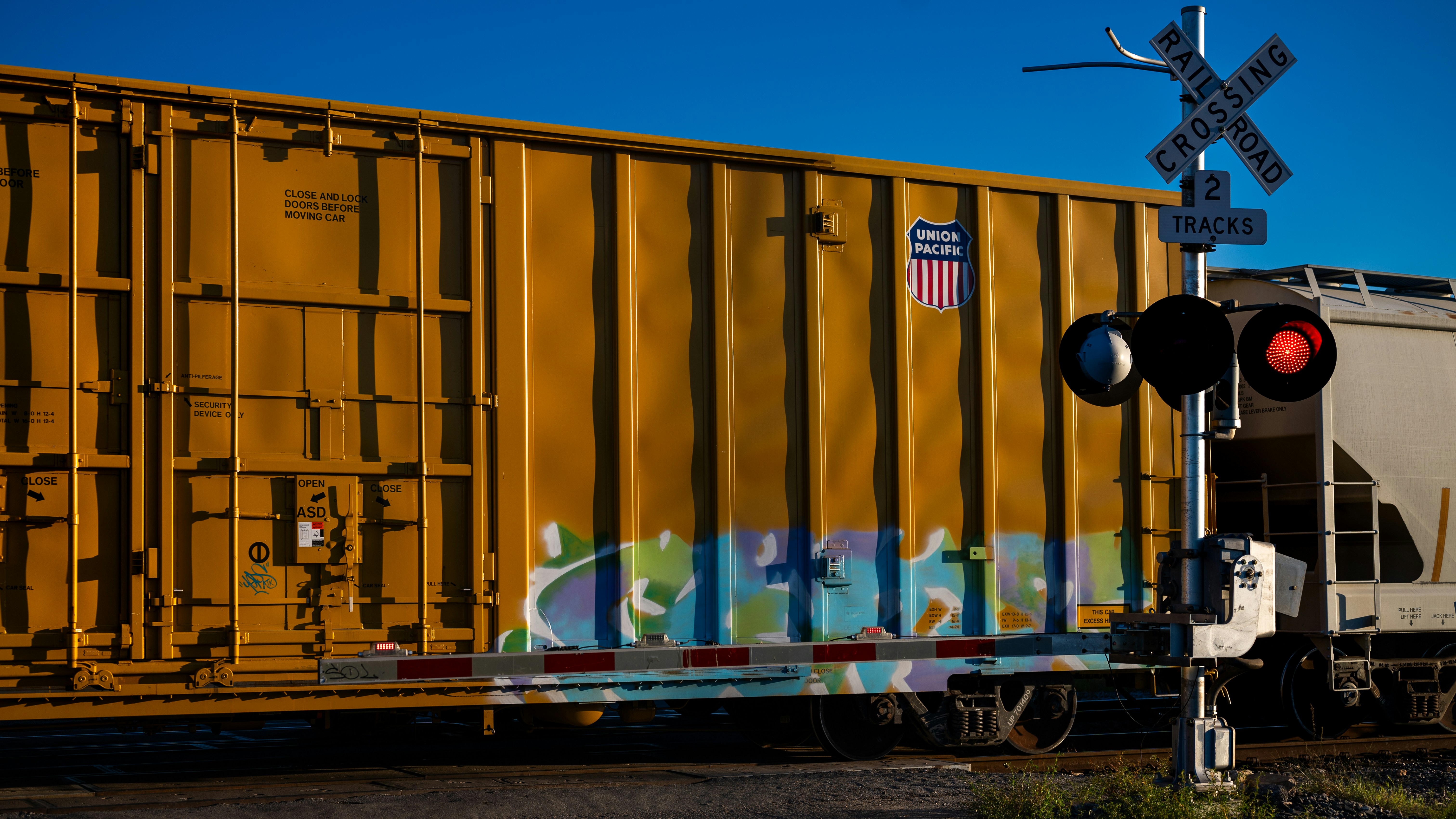 train shipping belongings - least expensive way to move out of state
