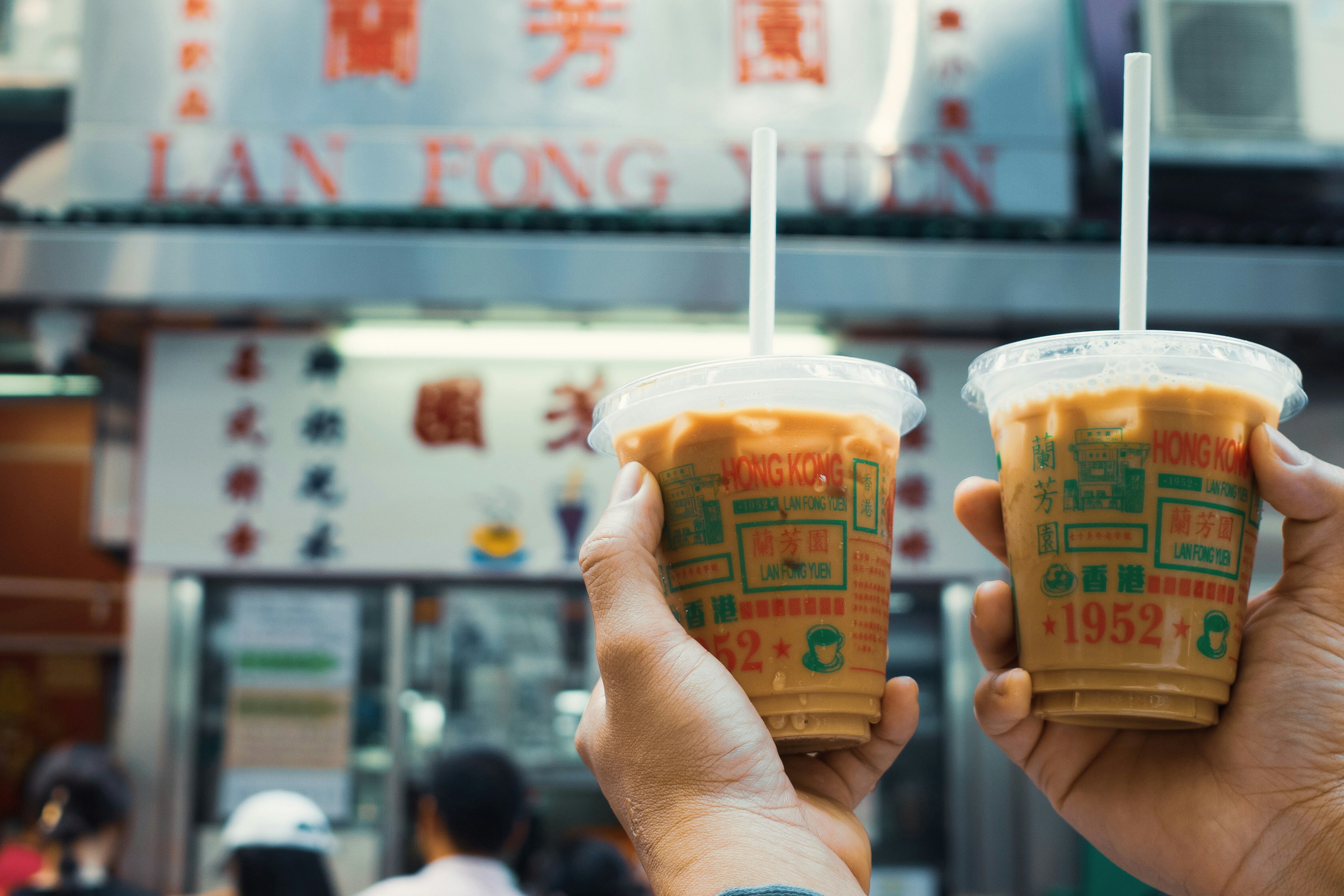 Artist Steven Tang draws Hong Kong food (Level B2)