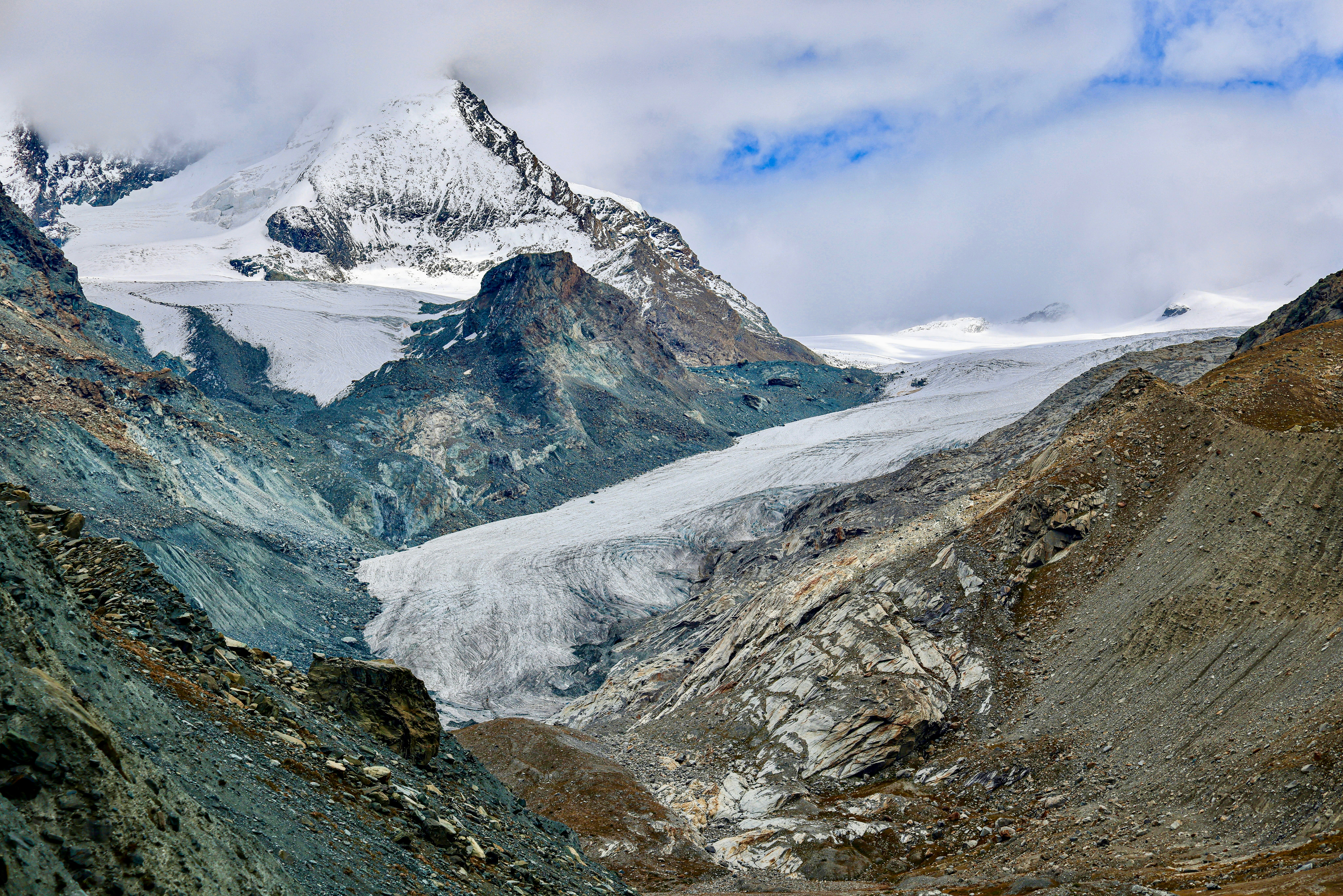 Photo by maximilian_brand