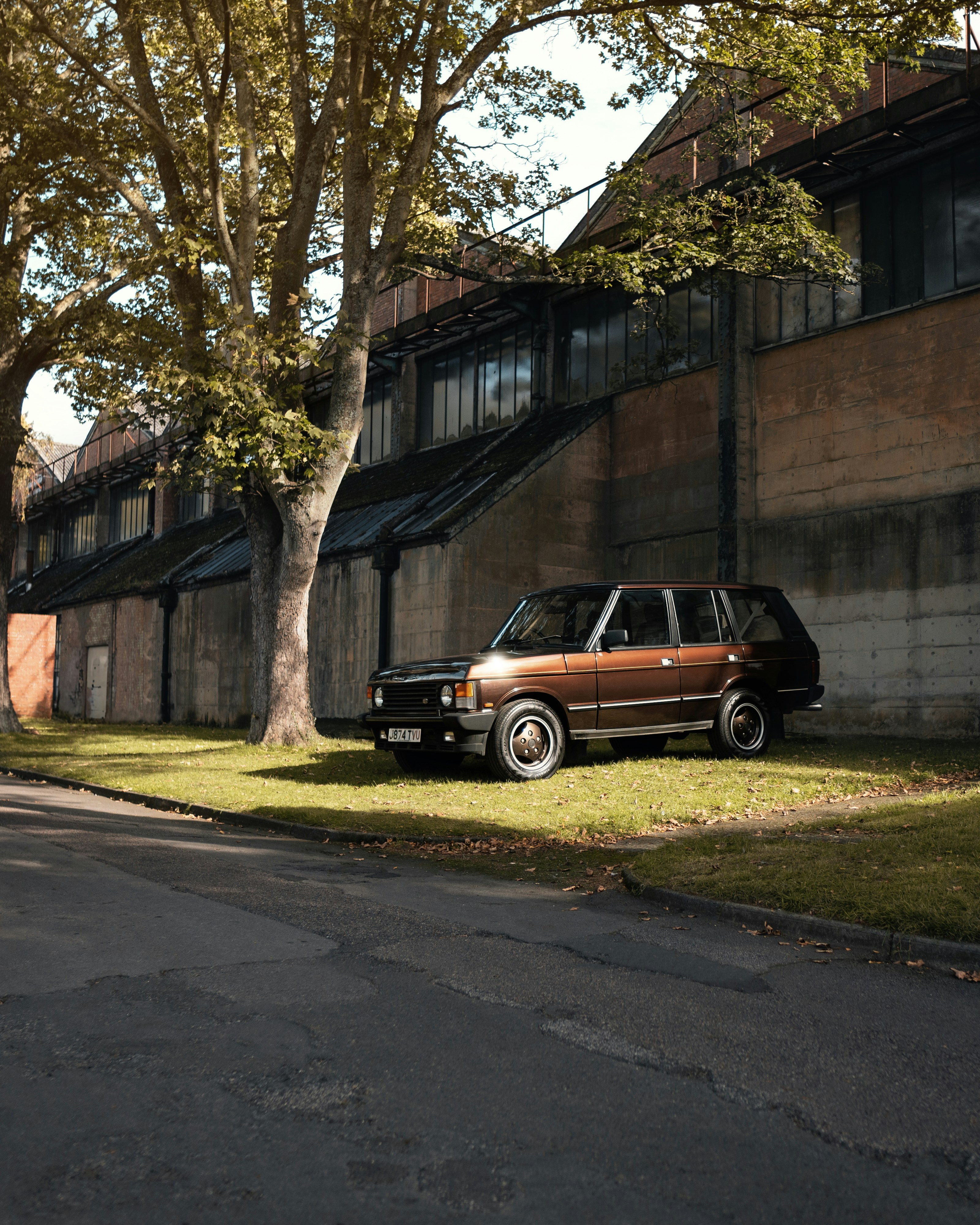 Luxury SUV Wallpaper, ilustrasi artikel Range Rover Autobiography: Opulence Redefined in Stunning 4K SUV Wallpapers 2