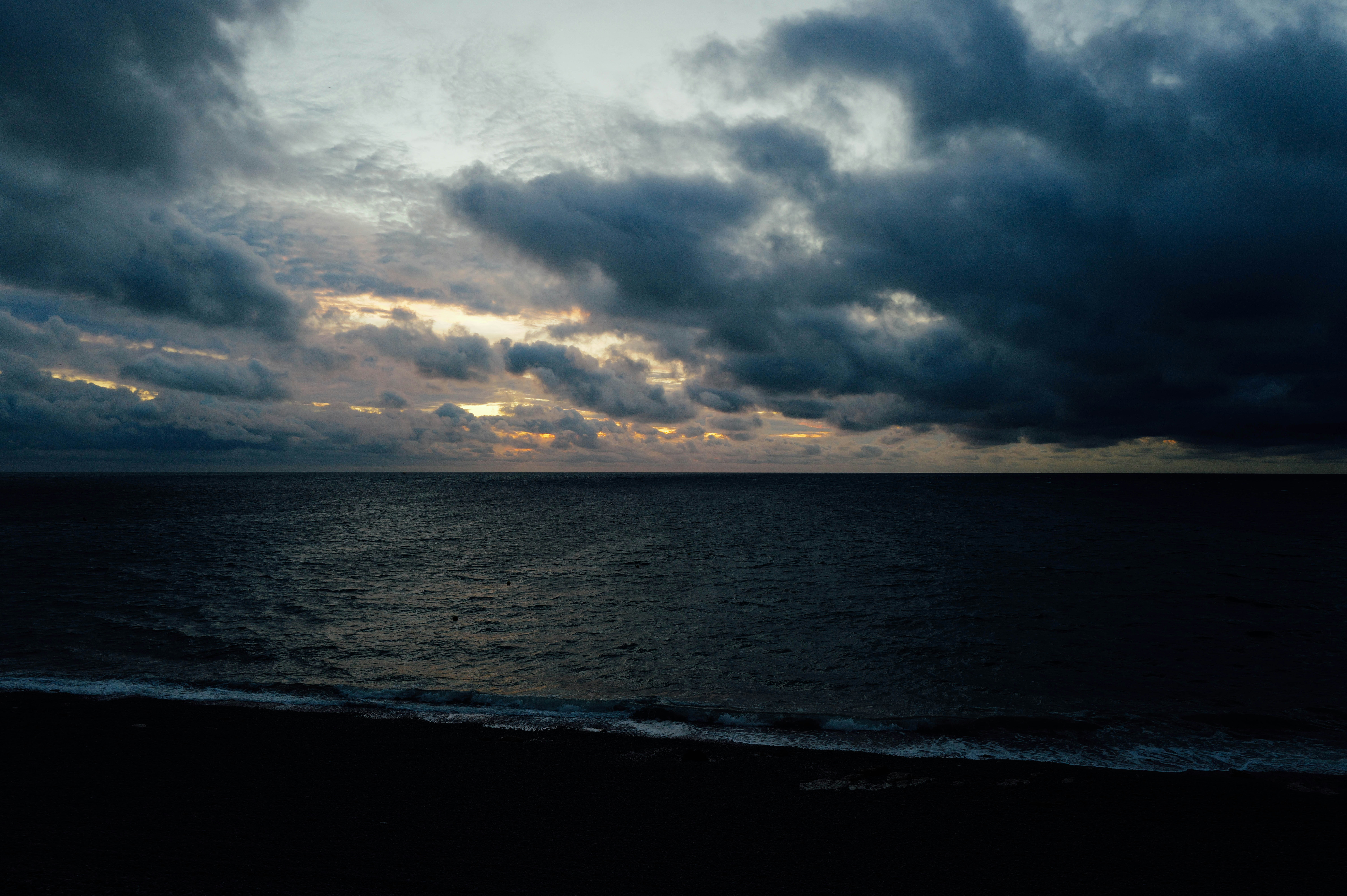 Photo by adrienolichon