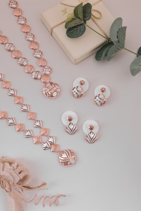 A bunch of jewelry sitting on top of a table