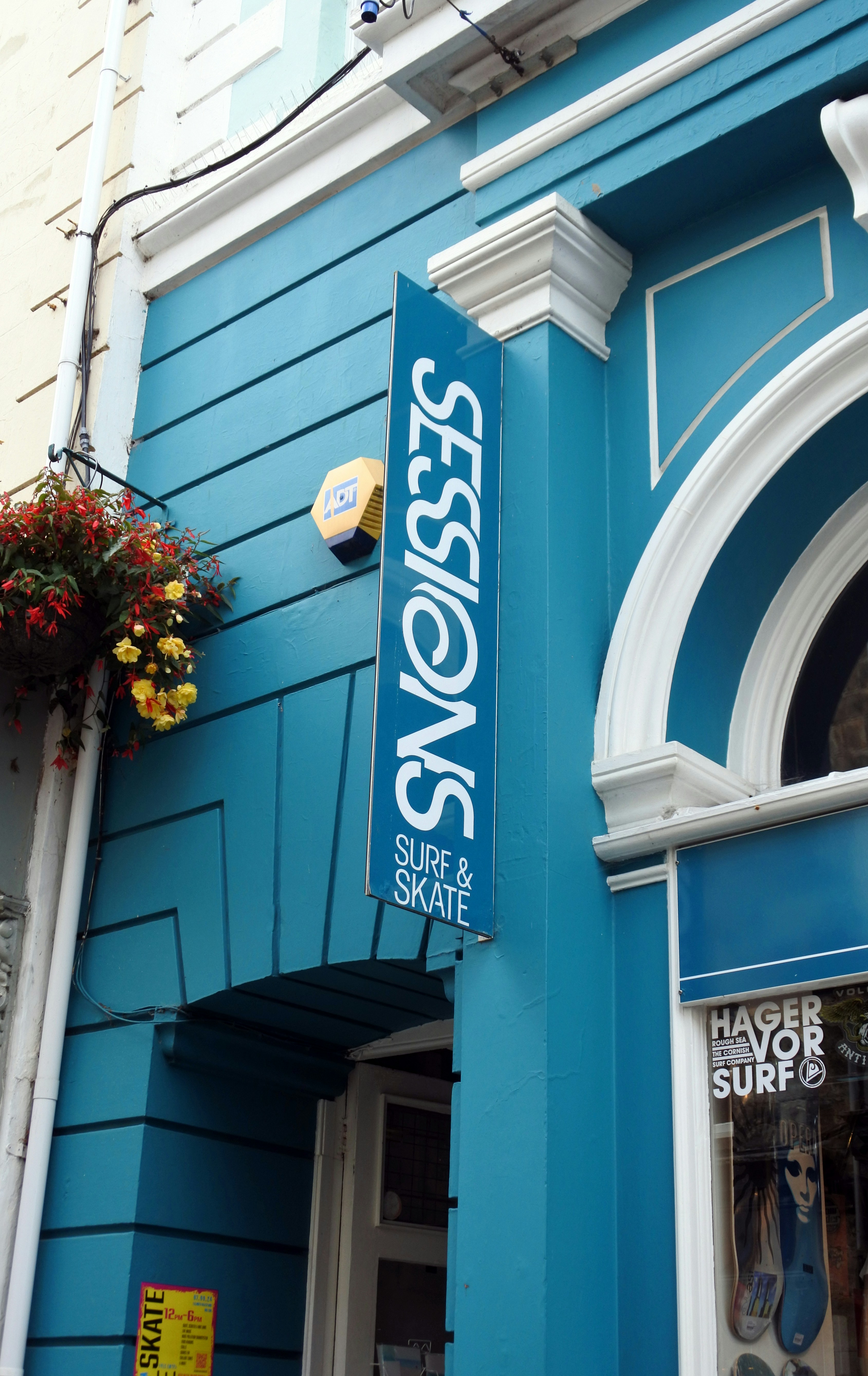 black and white bed linen