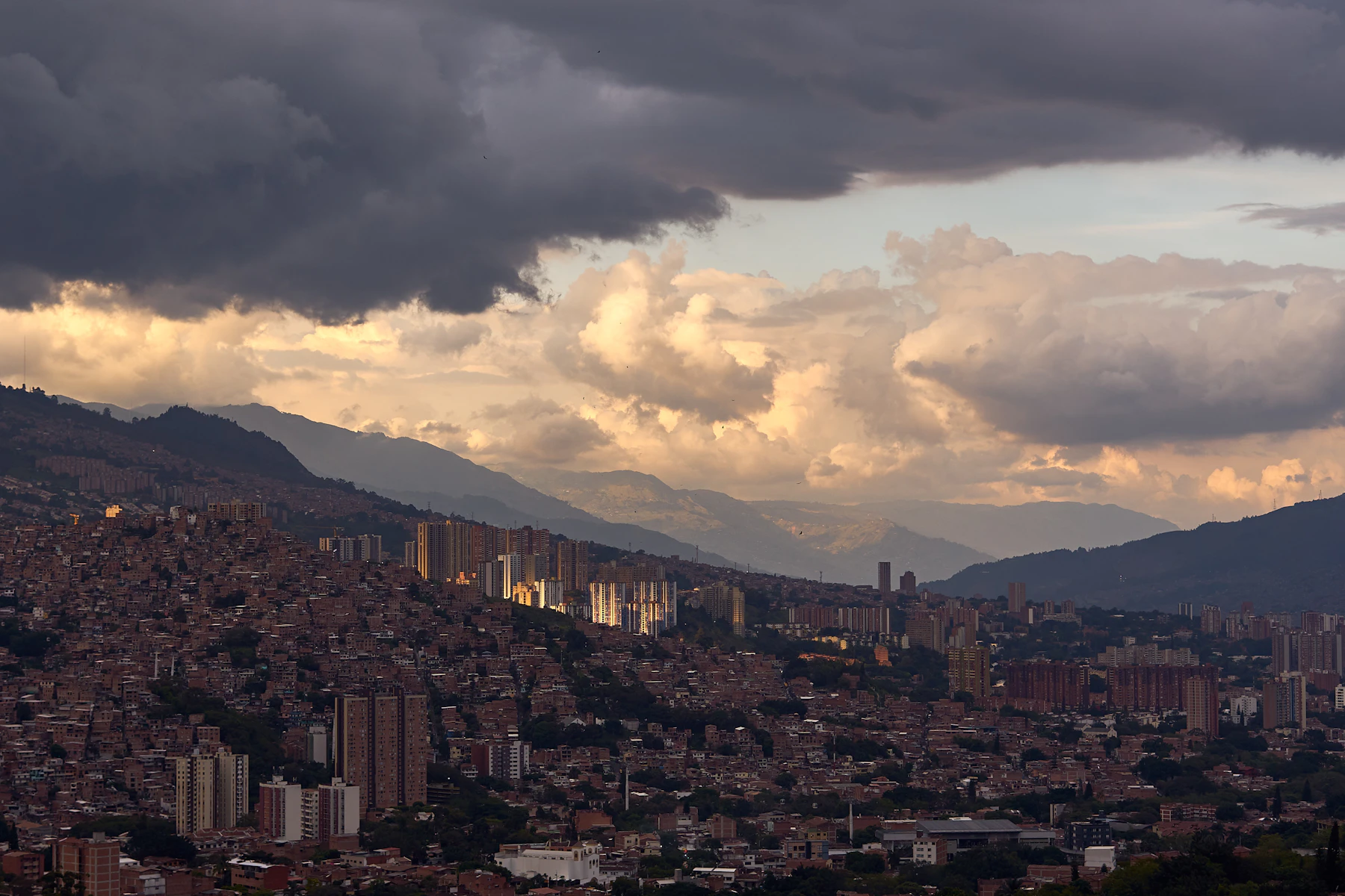 Atardecer sobre Medellín, Colombia