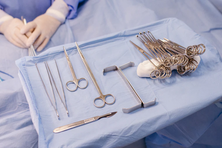 Surgical instruments laid out on a tray