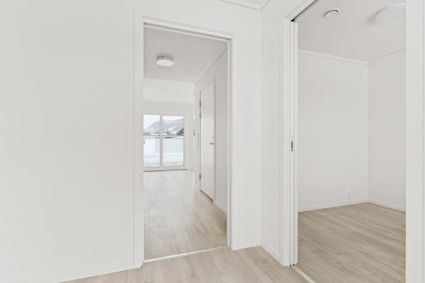 Empty room before staging