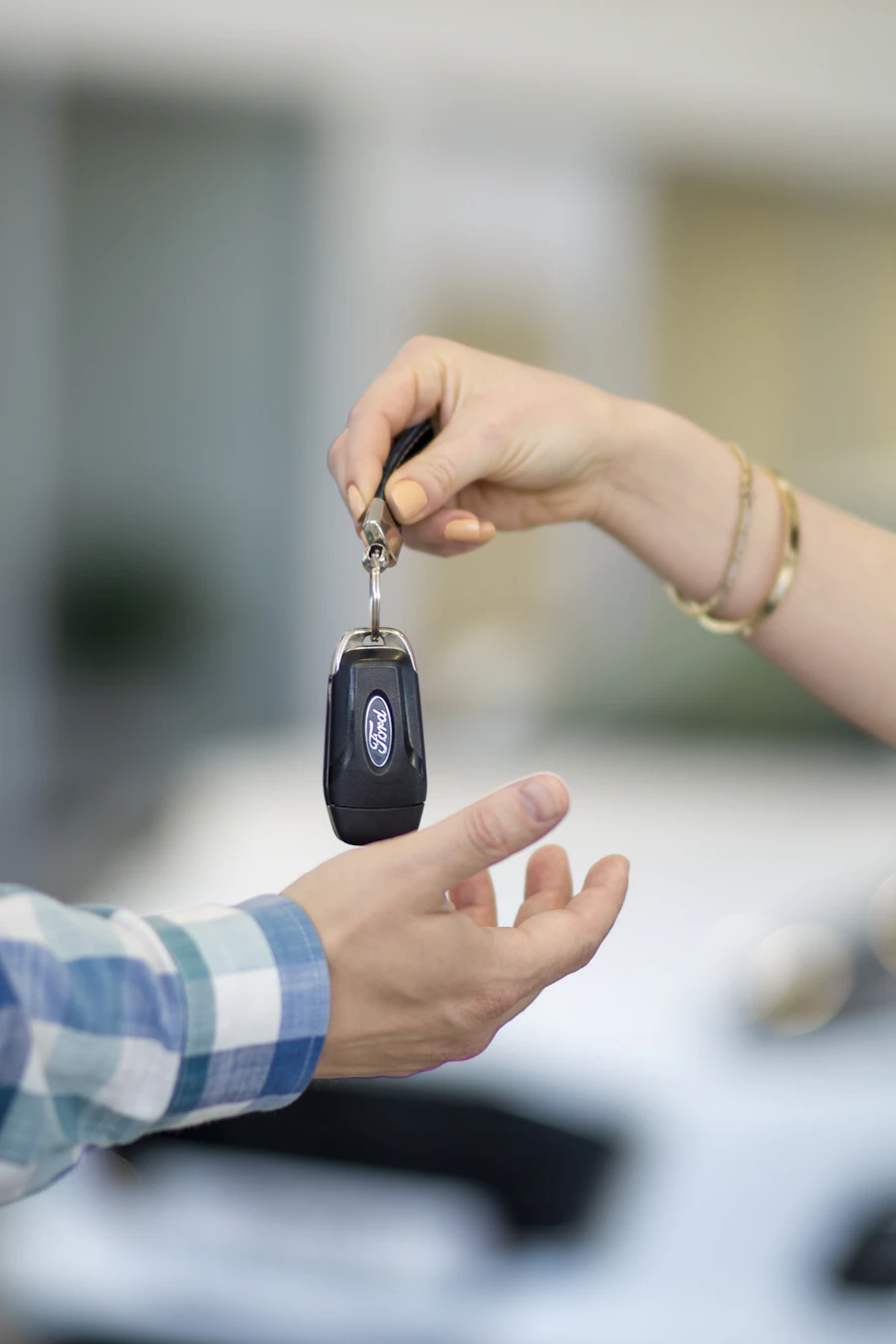 Handing over car keys as part of a part-exchange at RecNow