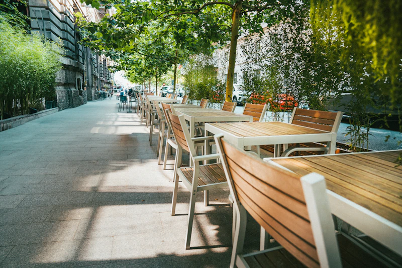 Best Outdoor Seating Restaurants in Bucharest for Dining Under Open Skies