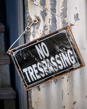 A no tressing sign hanging on a door