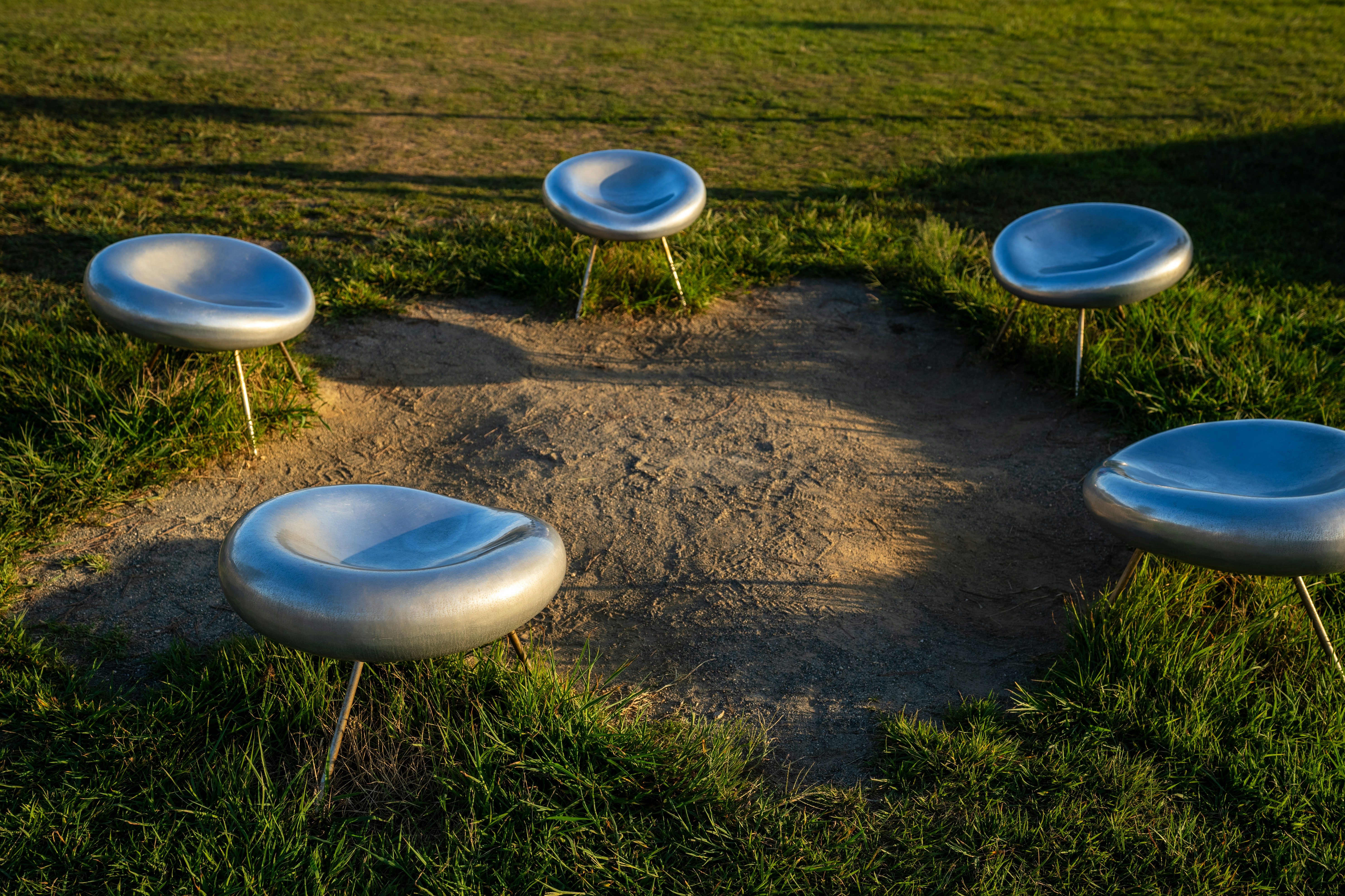 circle of chairs representing different therapy formats - therapy and counseling near me