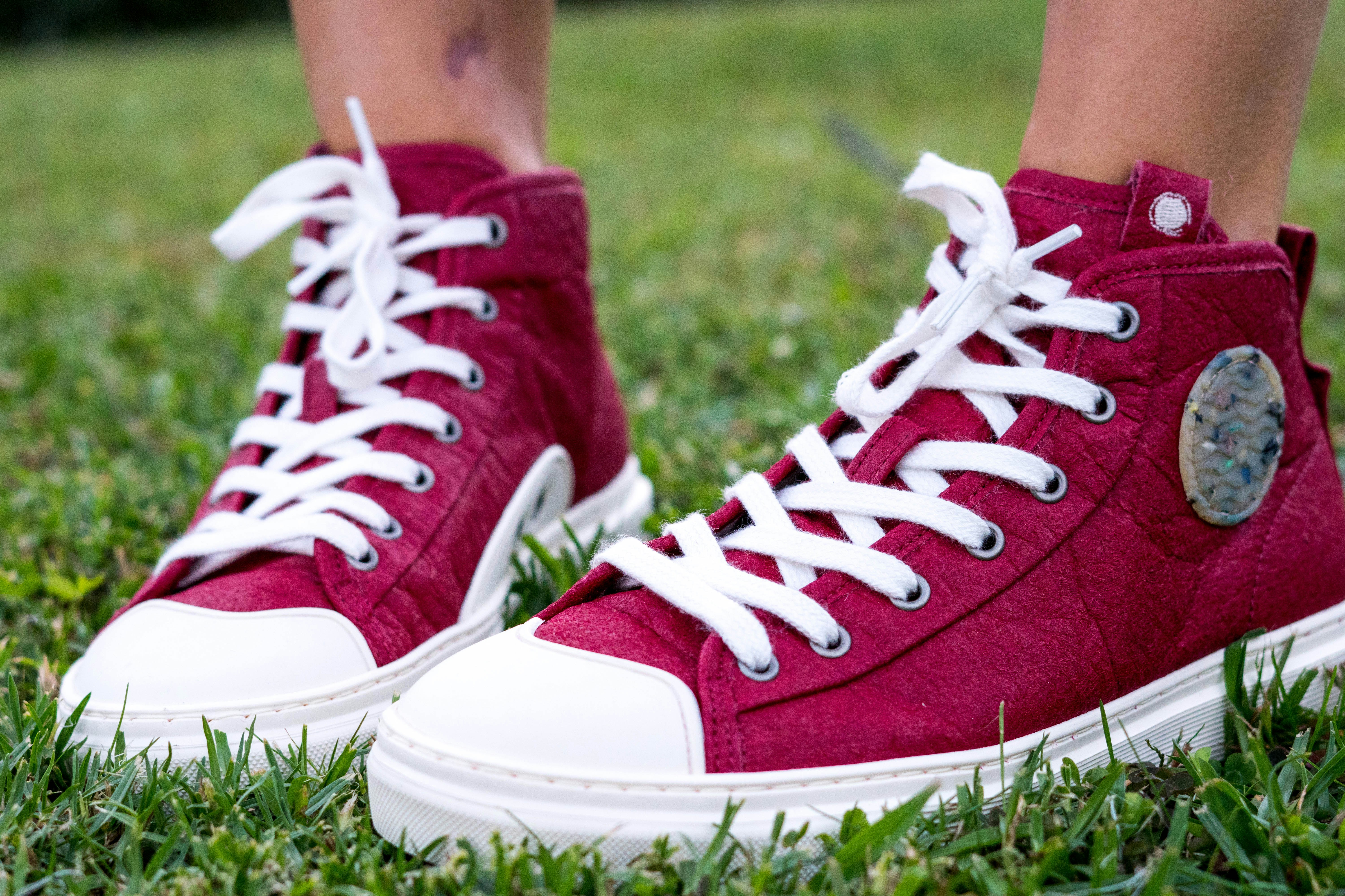 Oversized Converse Blouse Outfit Ideas T Shirt Jeans And Converse Outfits  Outfit Miley Cyrus, image size:3000x2000