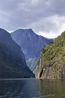 Paisaje de montañas en Noruega,  tours extrenorway