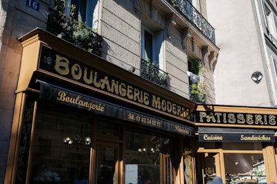 A building with a sign that says boulangere house