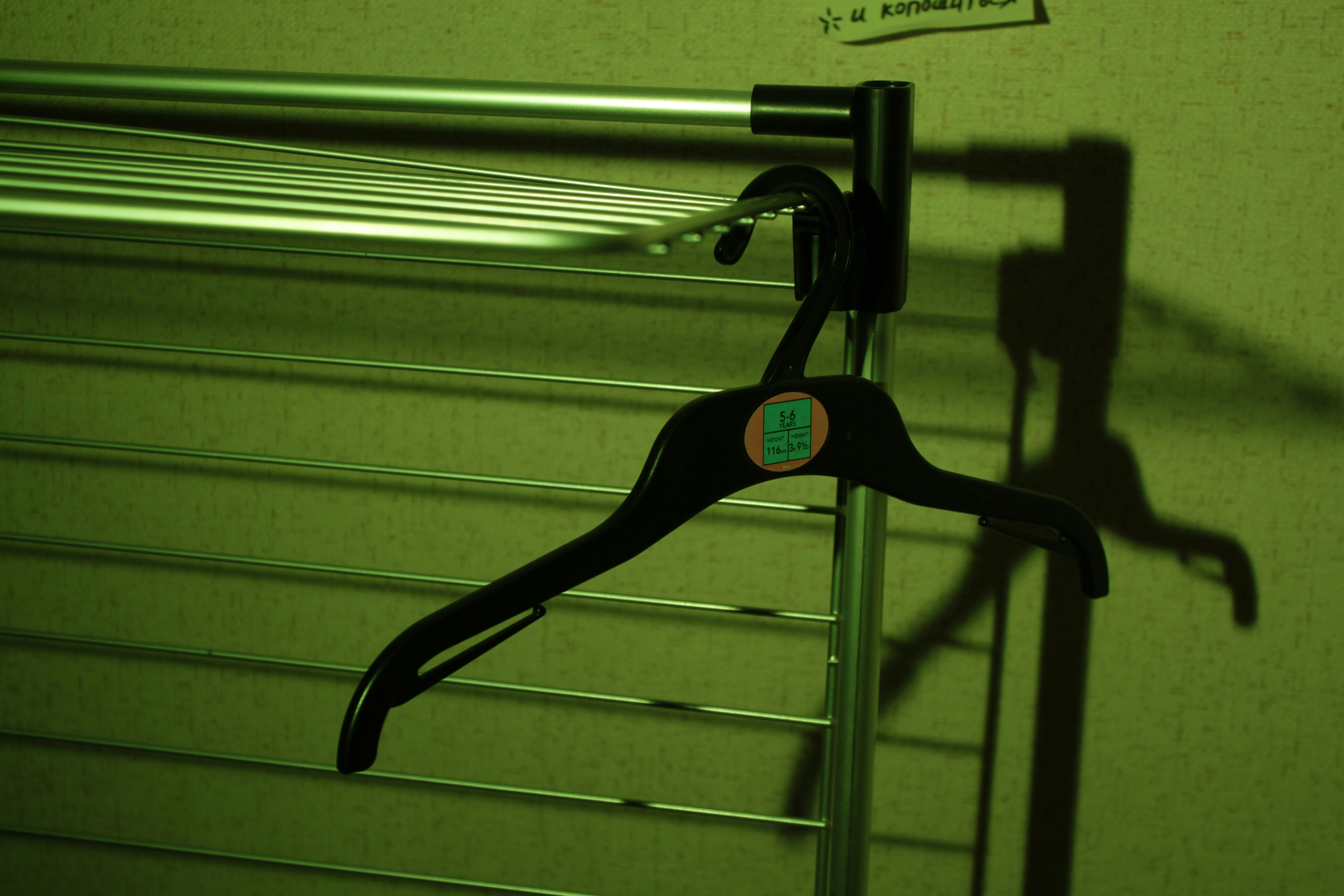 ハンガー統一でクローゼット美観向上｜機能性も両立関連画像