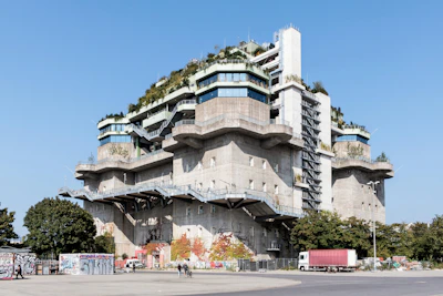 A tall building with a lot of windows on top of it