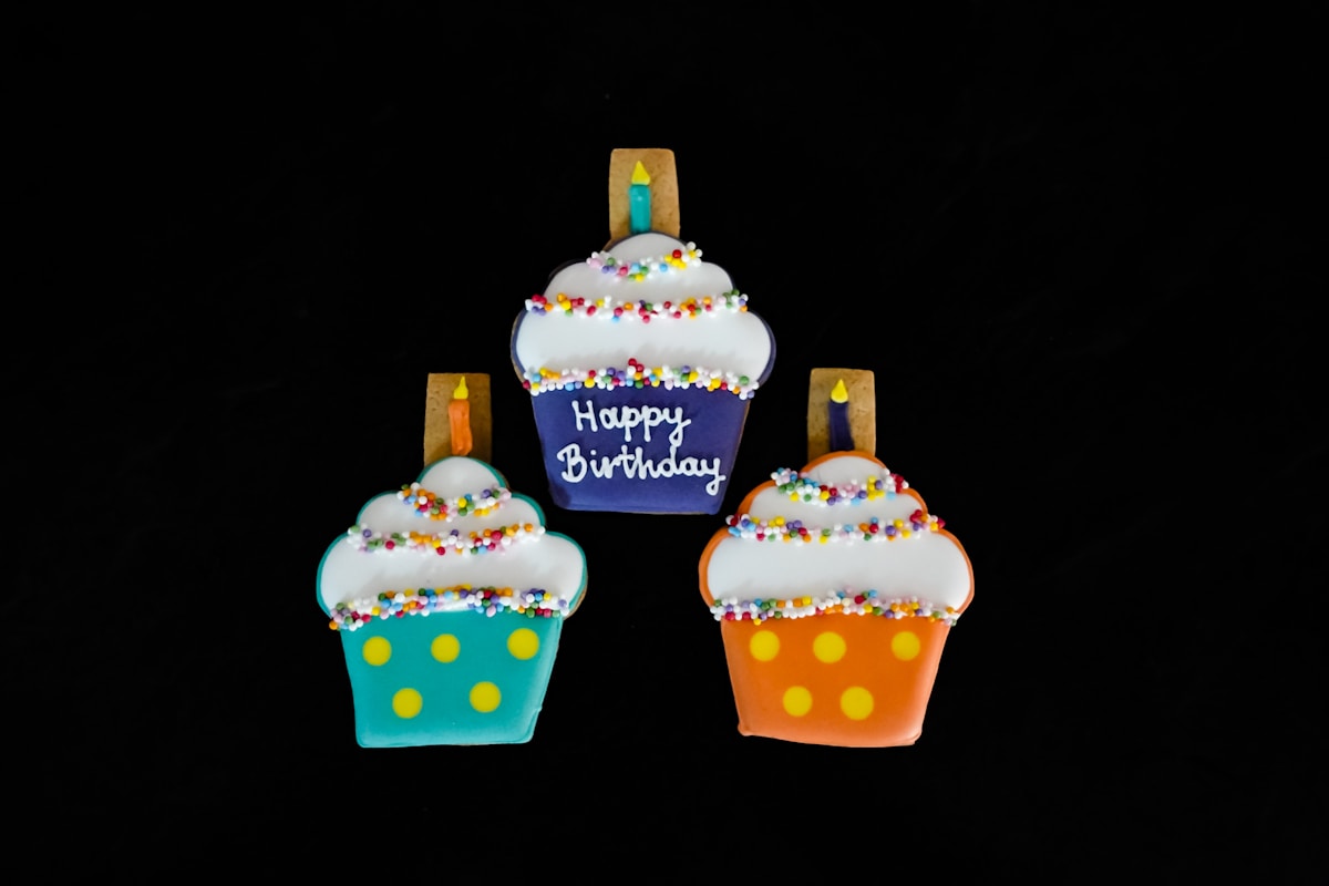 Can You Use Sugar Cookies Instead of Fondant for Toppers?