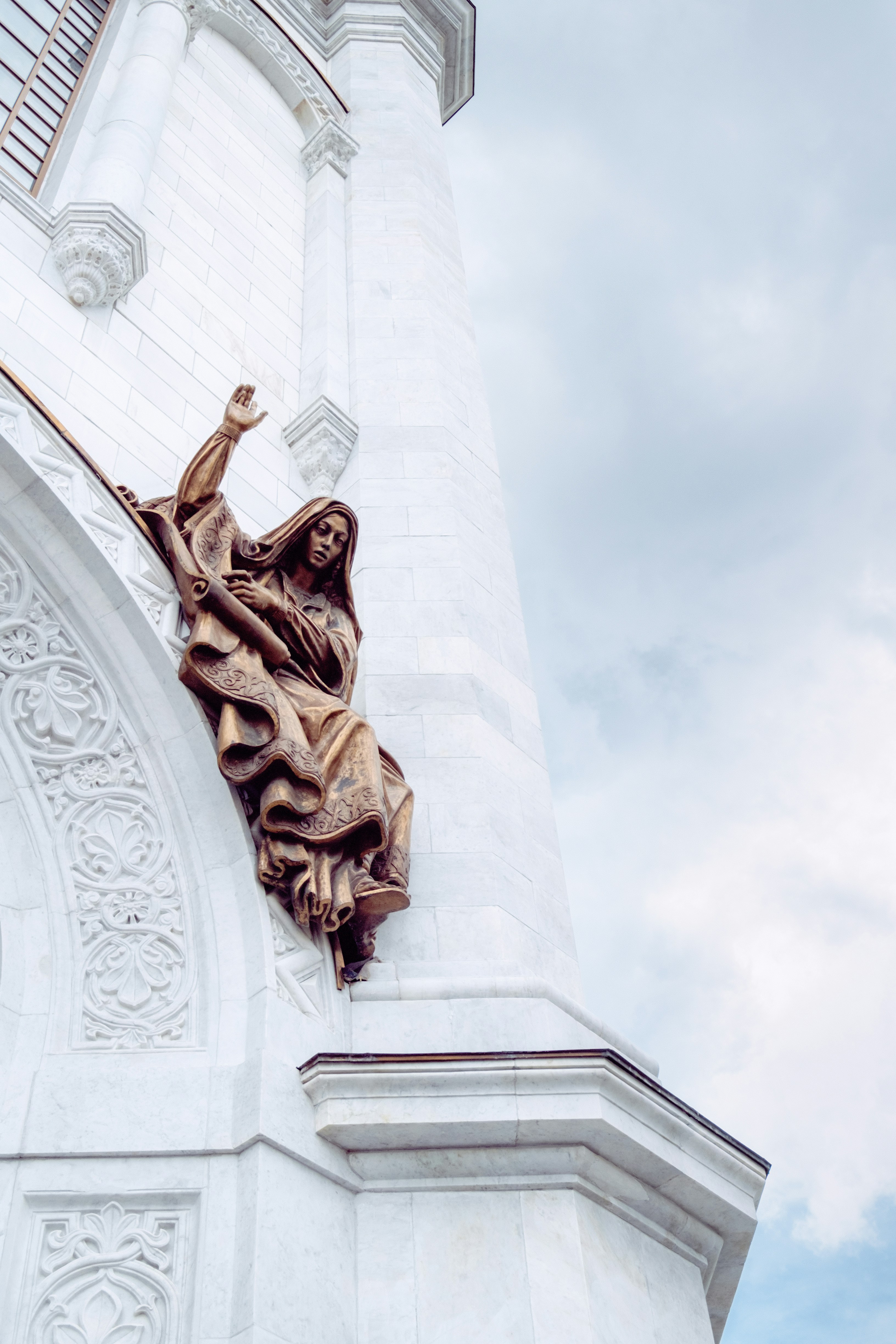 A statue on the side of a white building