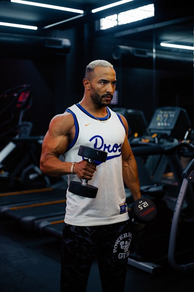 Man working out with Spinova