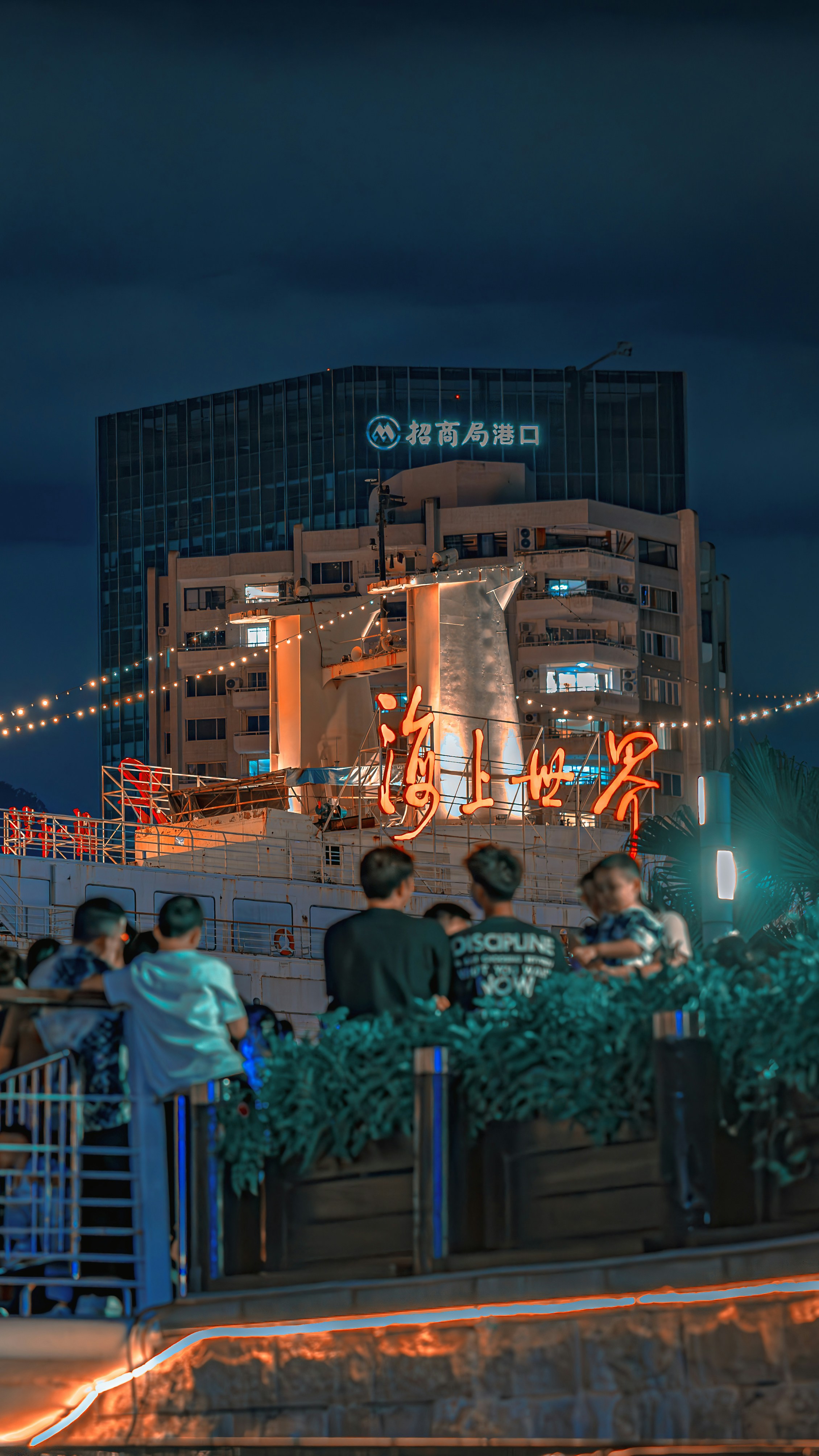 Naha's Kokusai Street Night Scene and Entertainment Districts