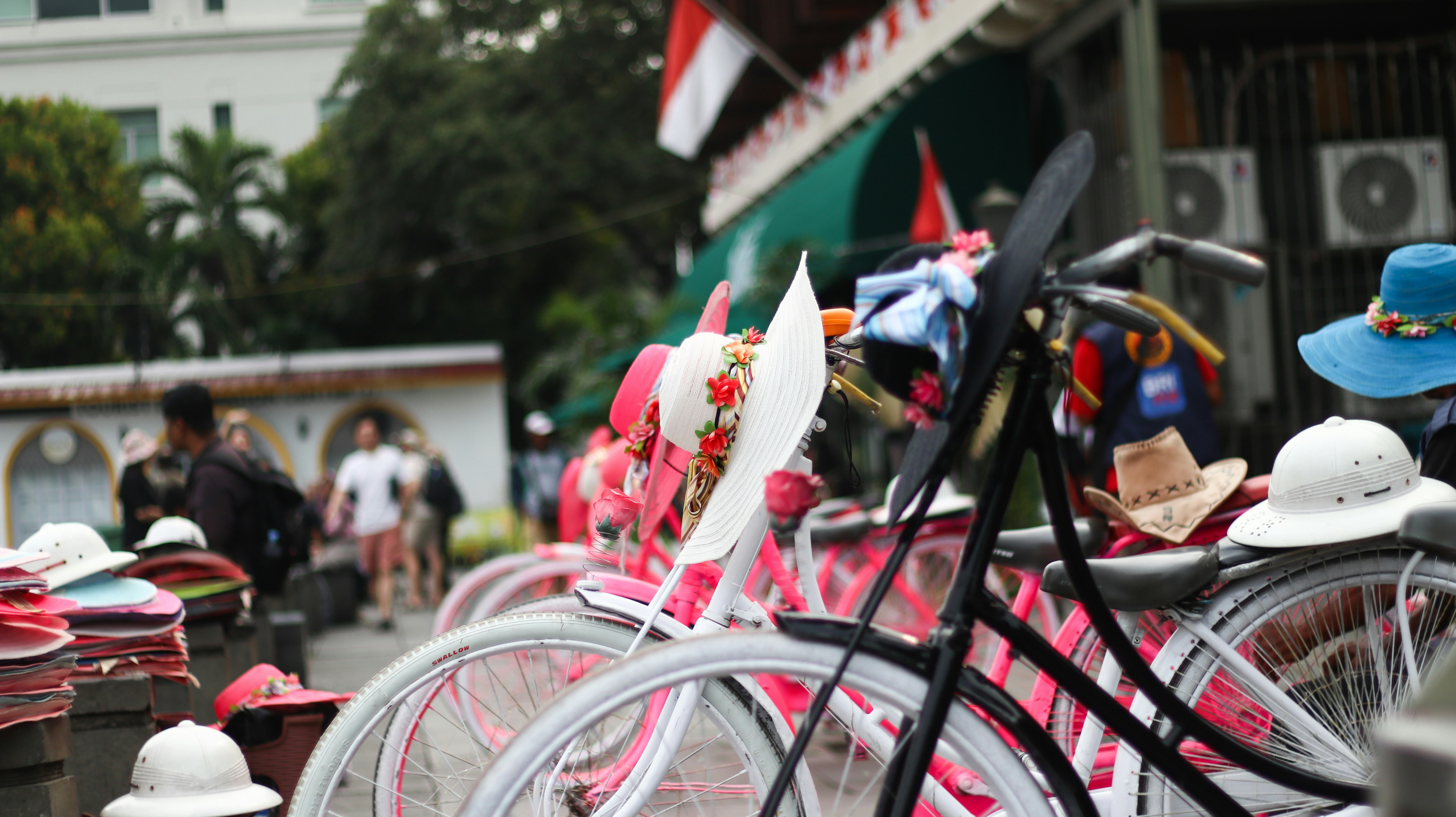 A bunch of hats that are on a rack