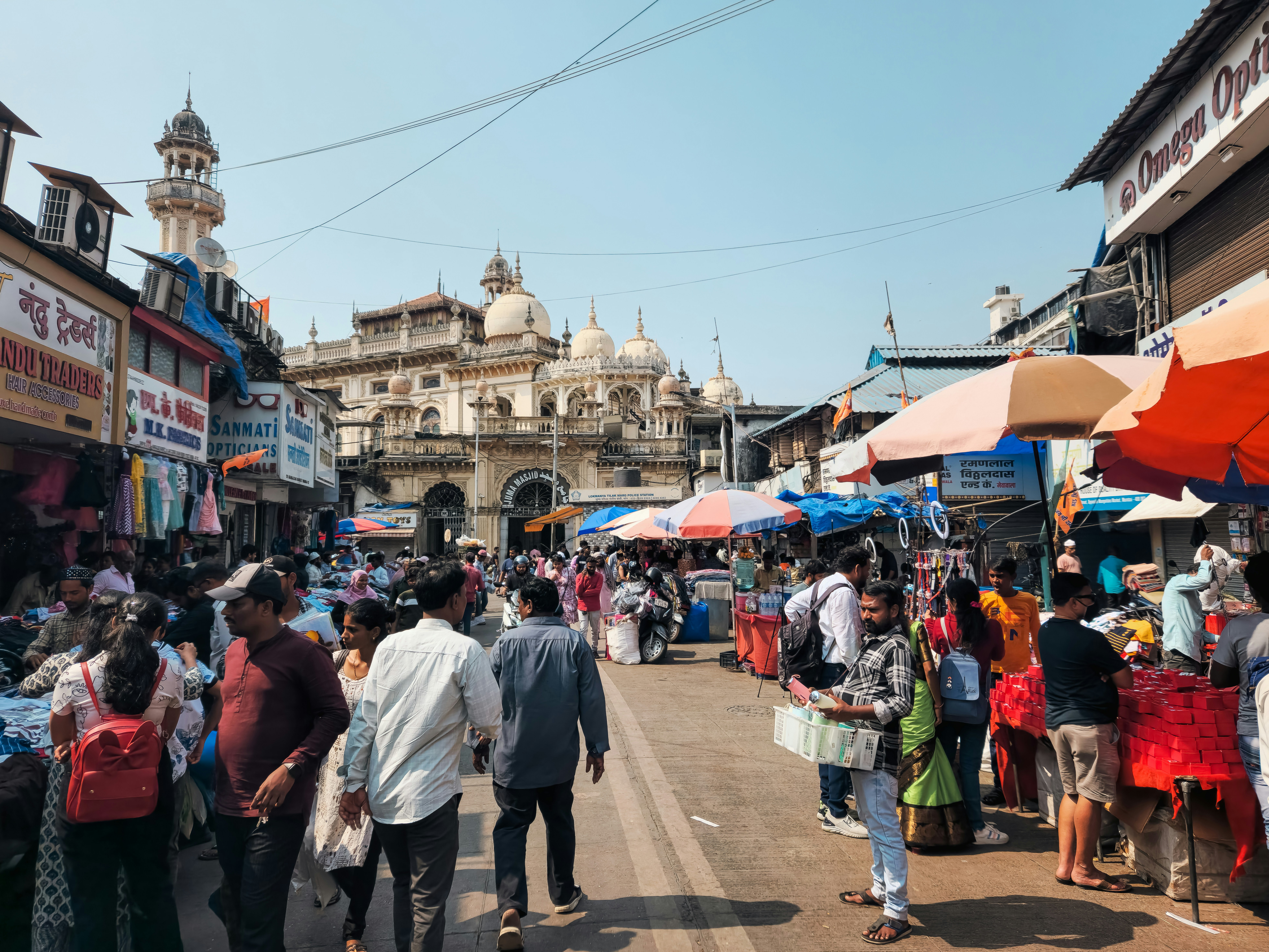 Sheikh Memon Street in Zaveri Bazaar