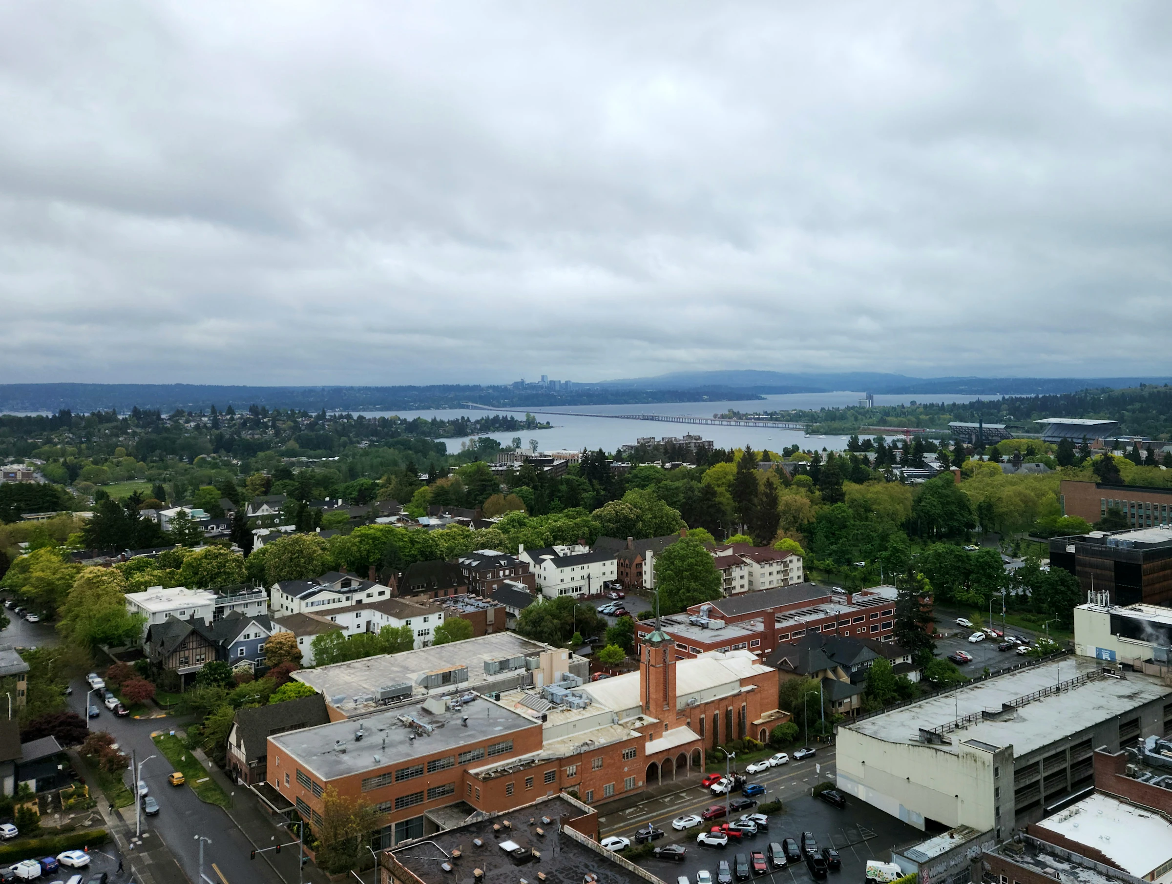 Aerial of a Seattle-area neighbourhood beside the water