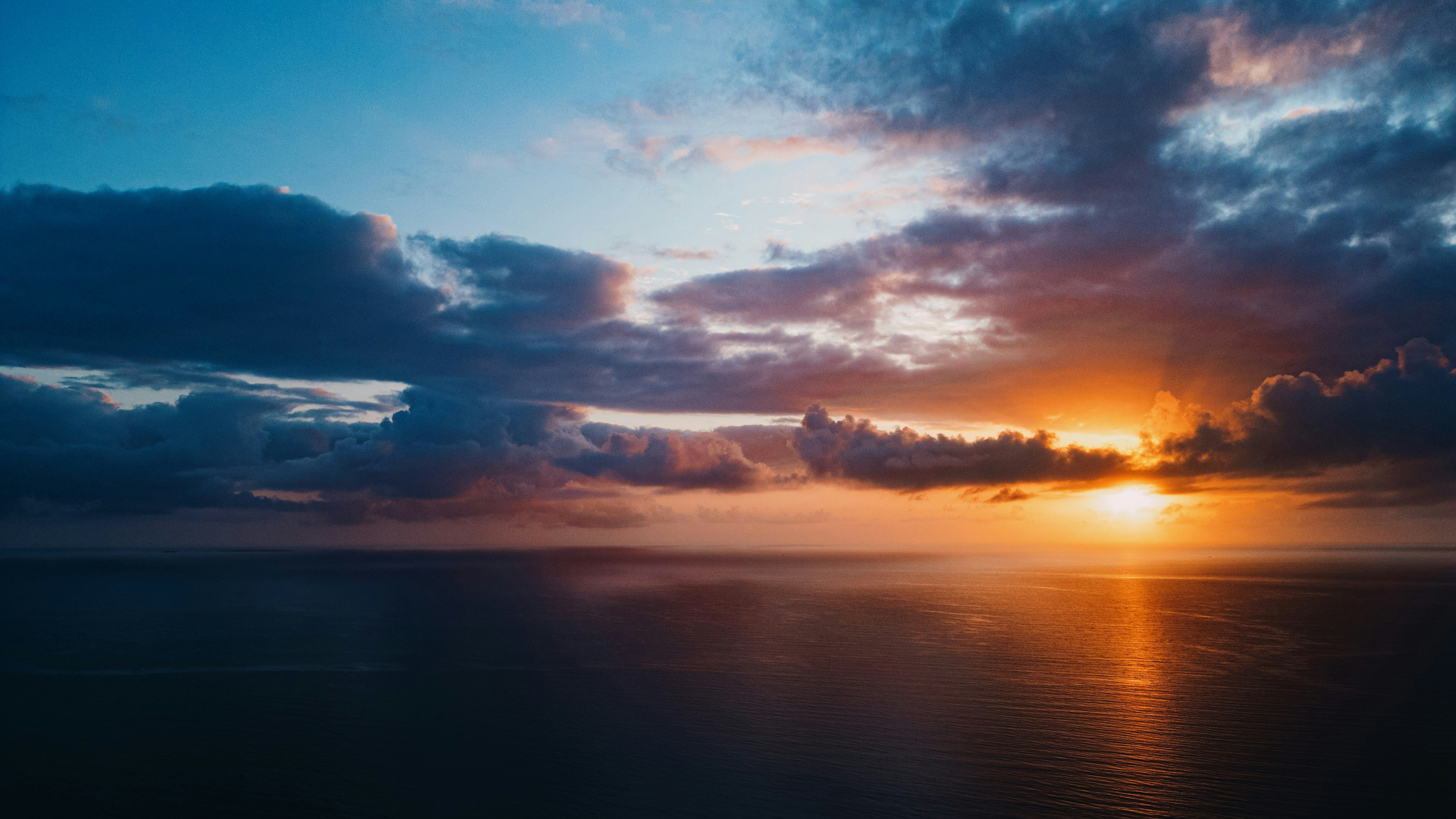 침실 아늑함 더하는 텍스타일 레이어링: 편안하고 스타일리시한 공간 만들기