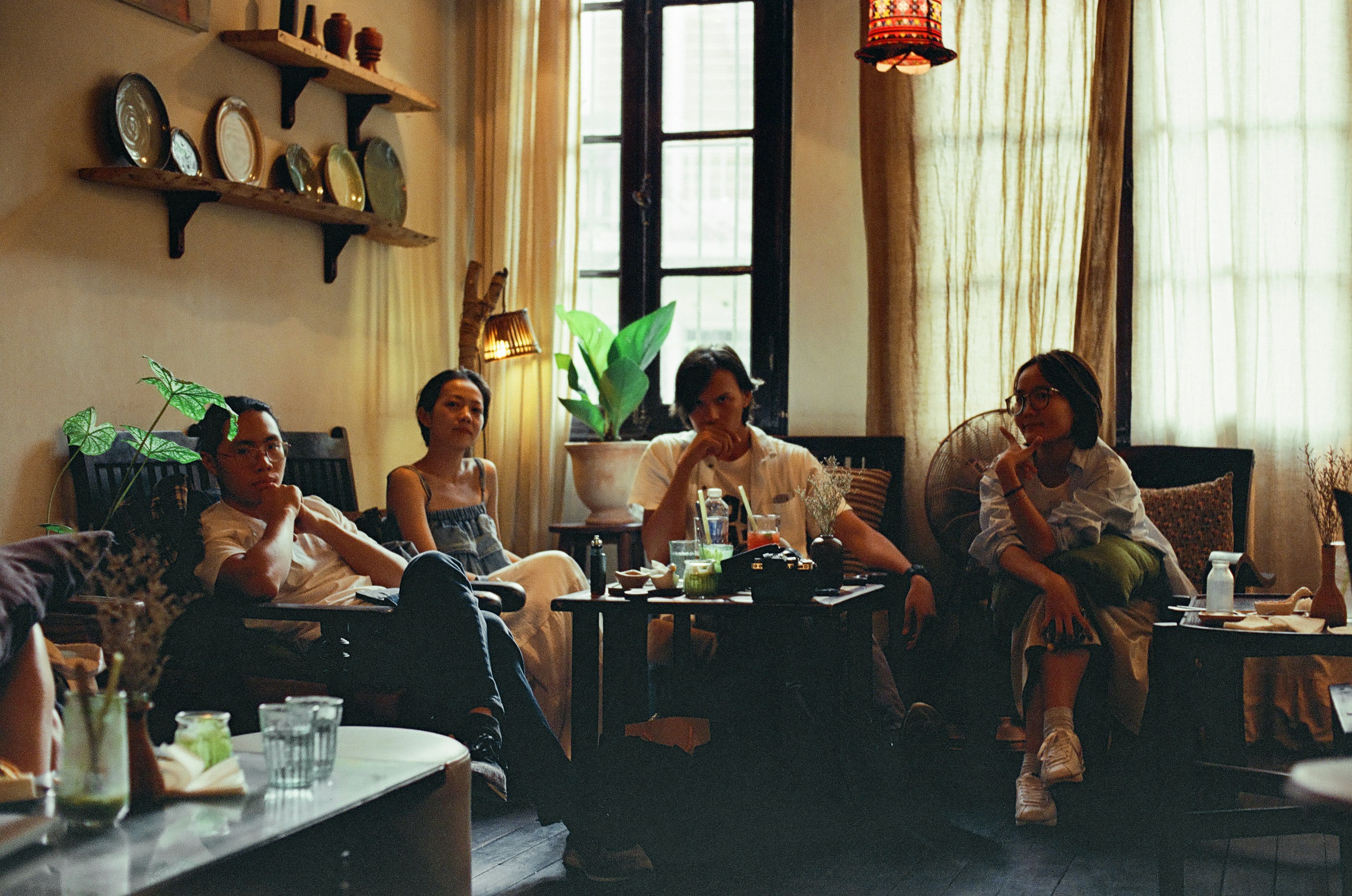 group therapy session in a comfortable setting - alcohol rehab programs