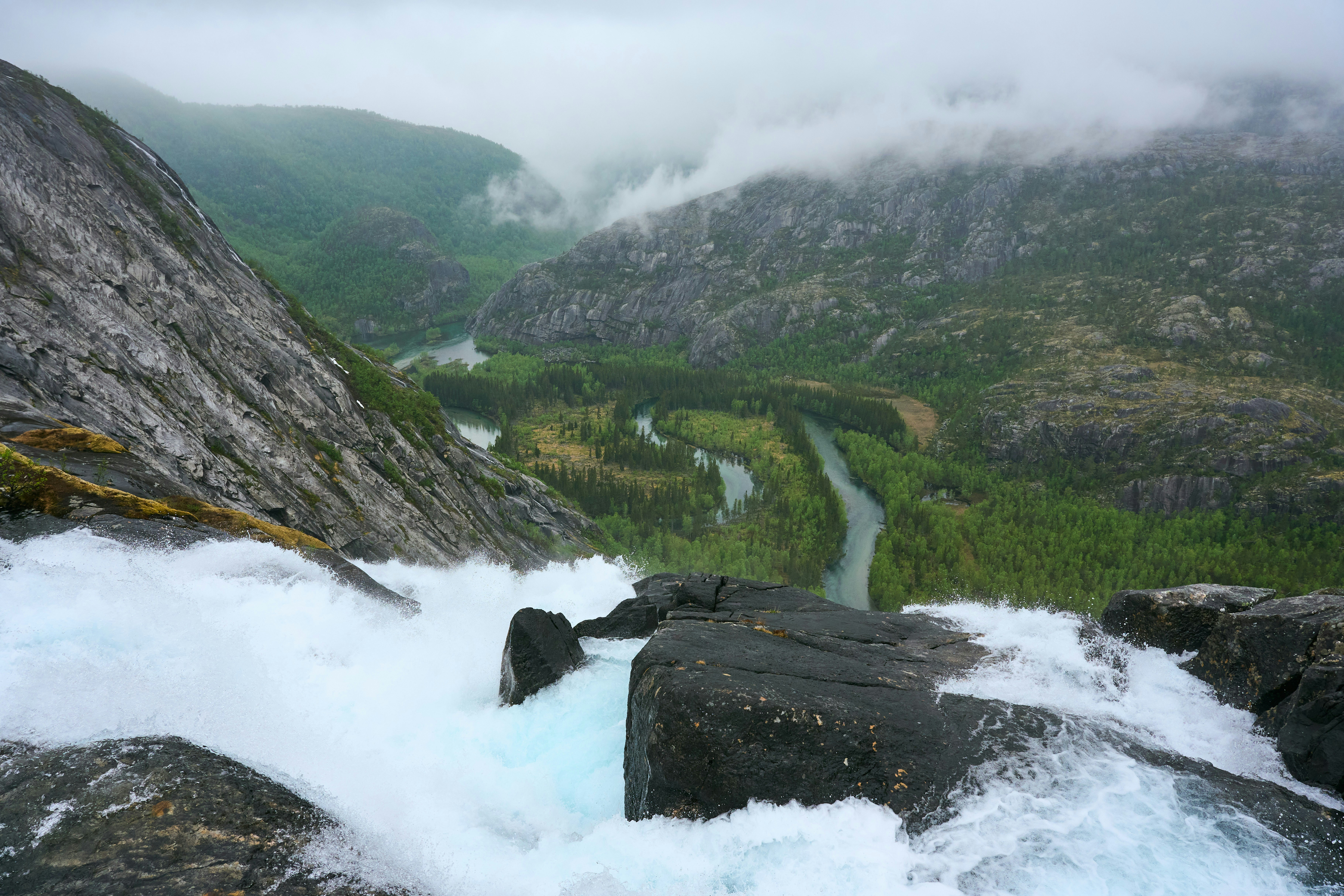 A river running through a valley surrounded by mountains