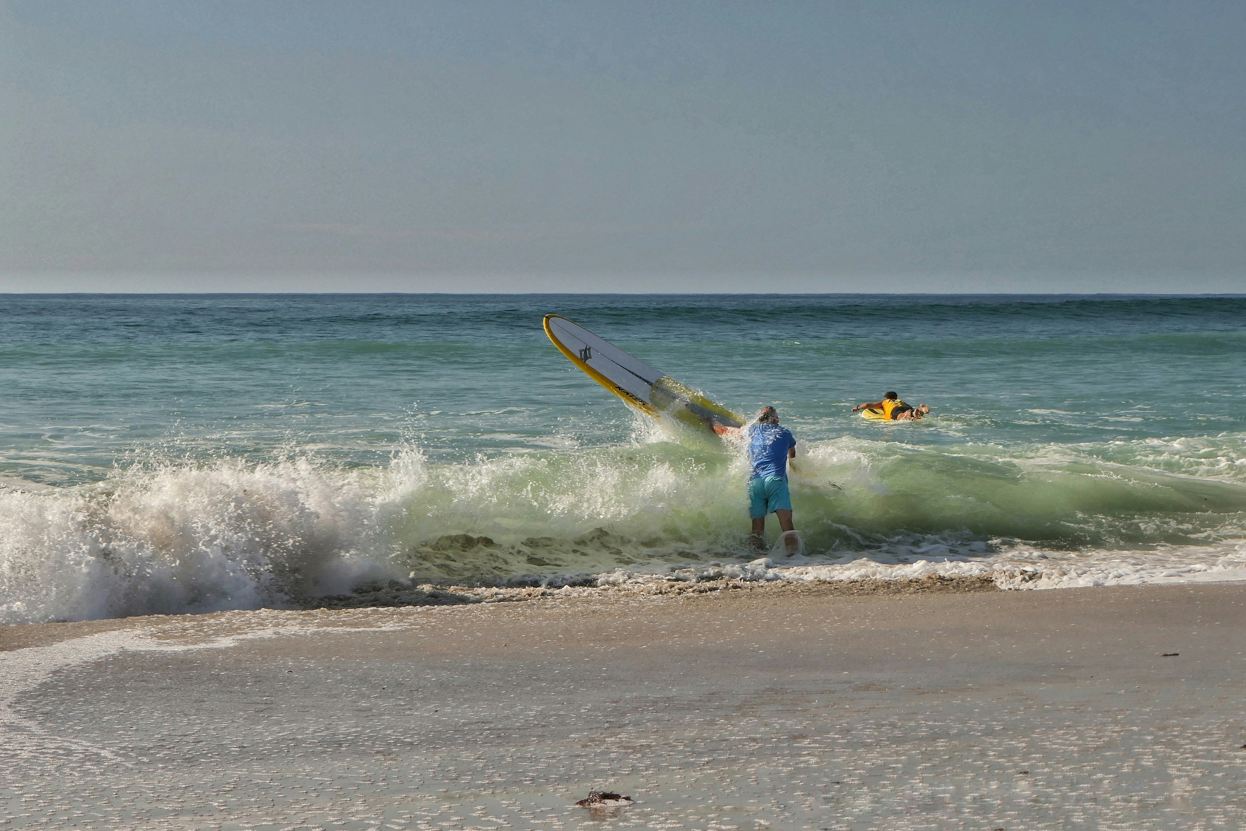 Tragiczny wypadek Giulii Manfrini - zagrożenia dla społeczności surferskiej