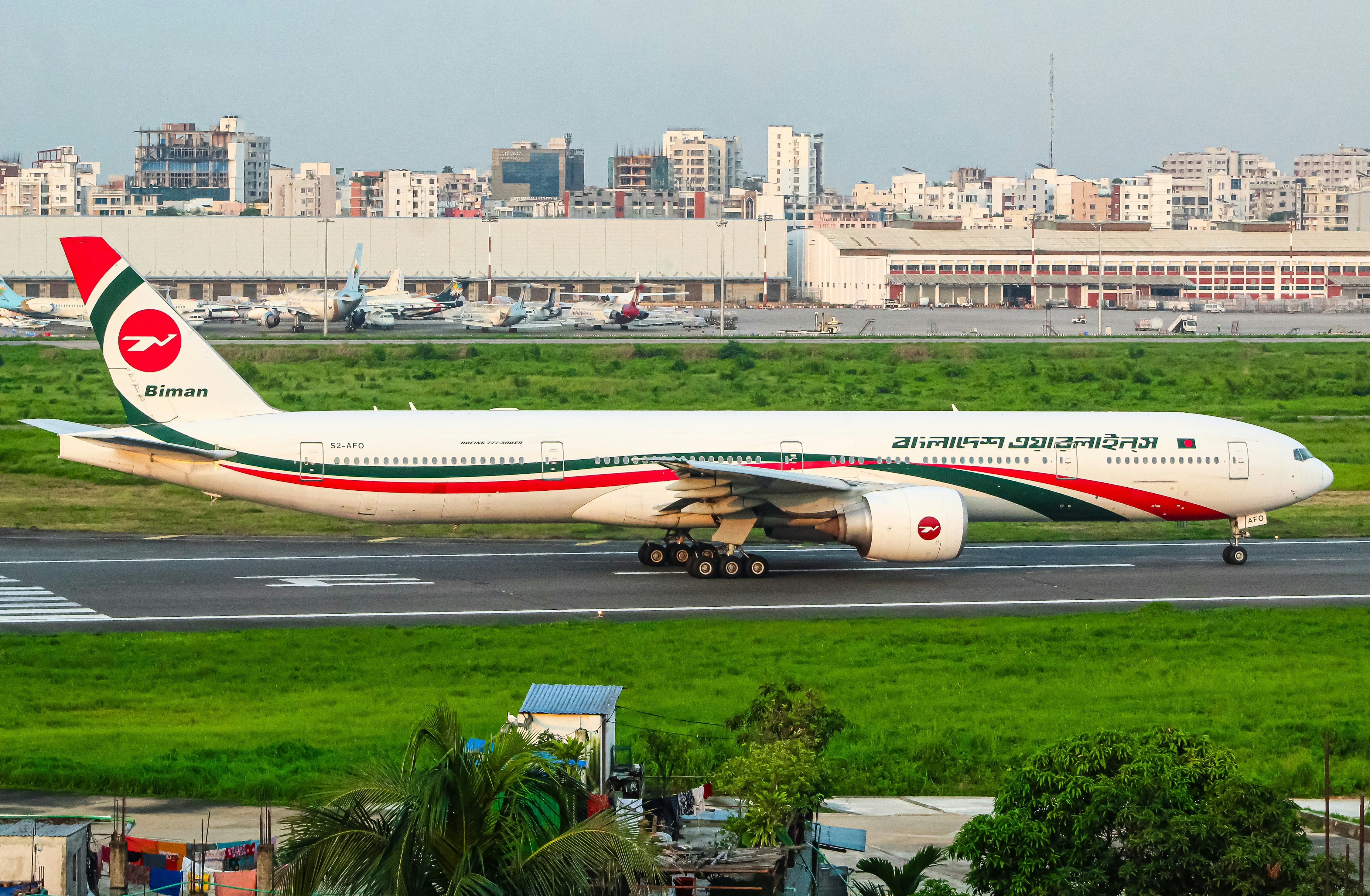 A large jetliner sitting on top of an airport runway