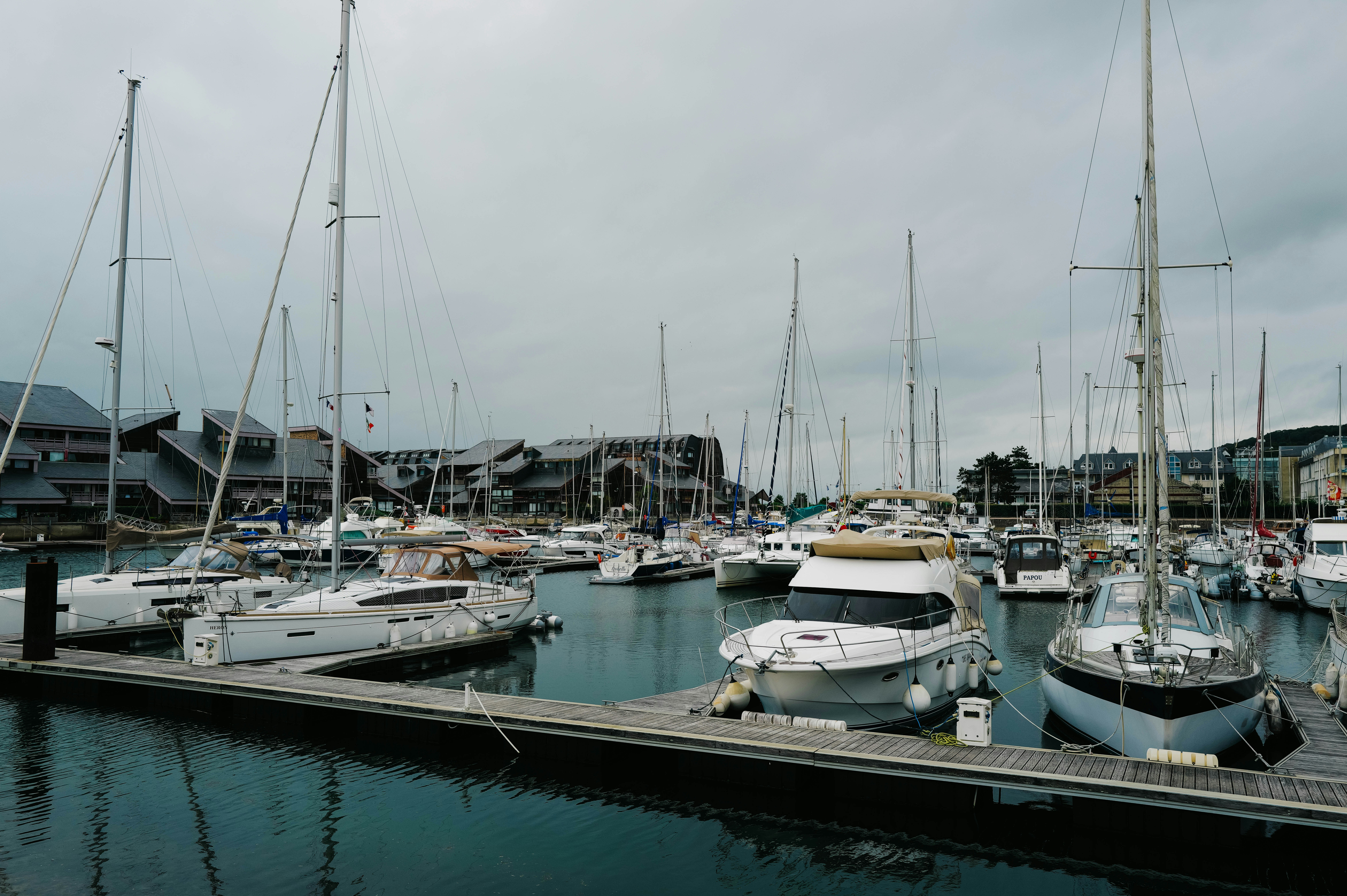 Photo by adrienolichon