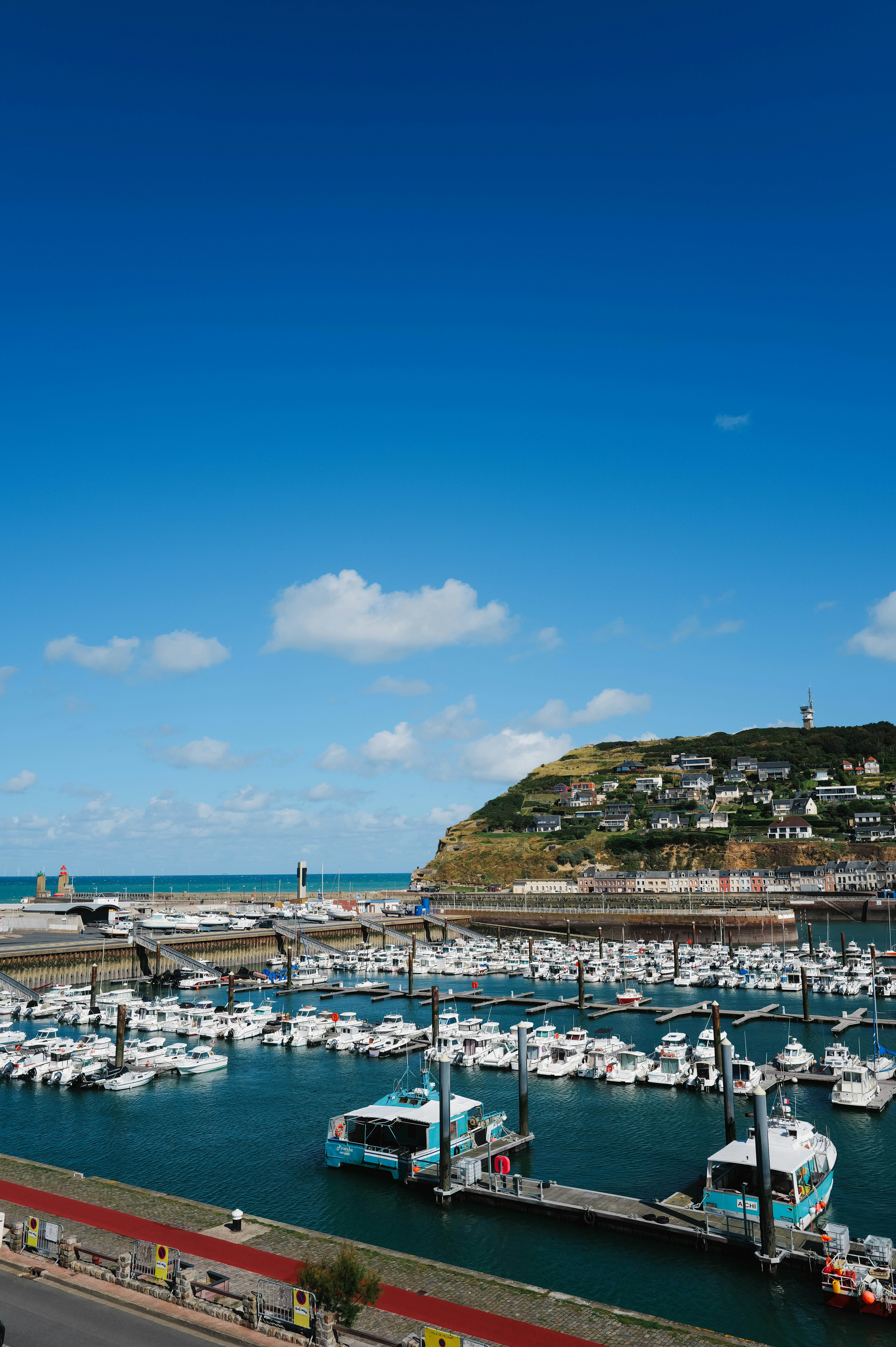 Photo by adrienolichon