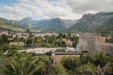 A scenic view of a town surrounded by mountains