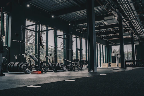 A large gym with a lot of machines