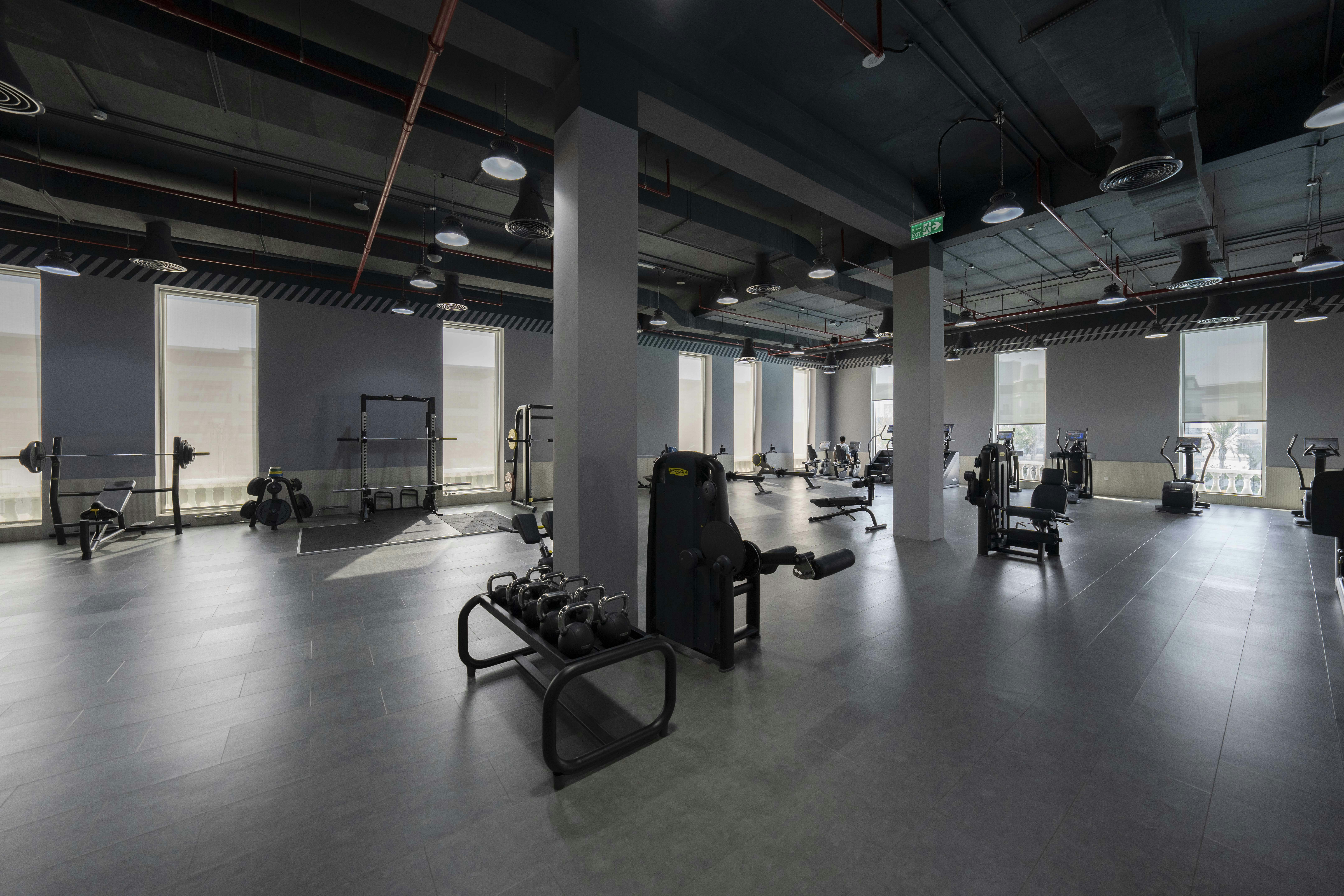 A large gym with a lot of machines